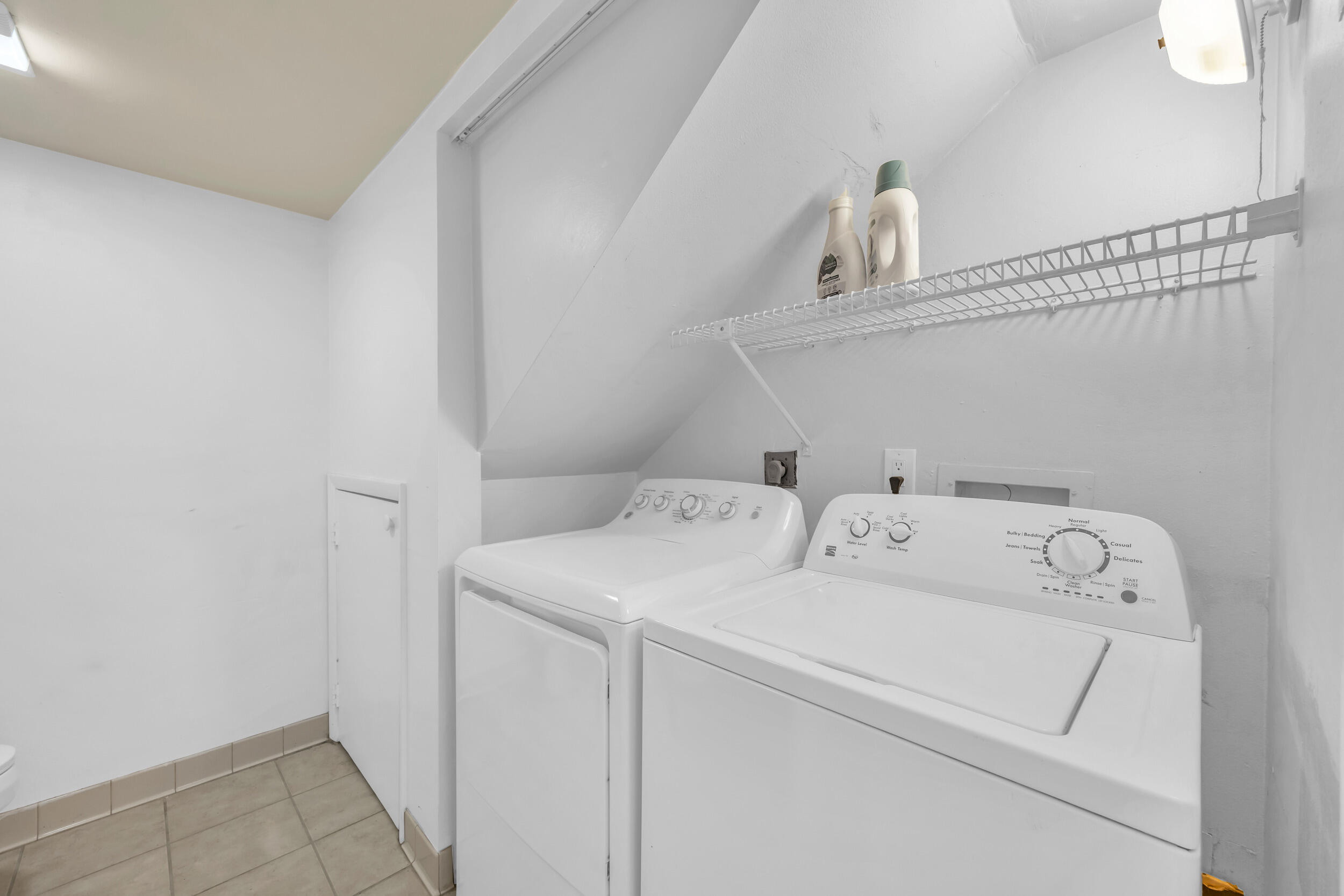 825 Center Street 49a