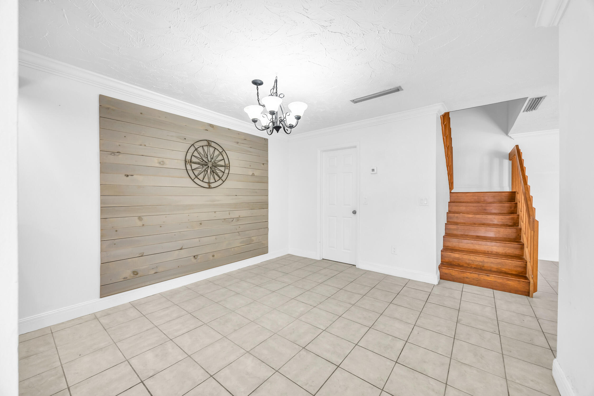 825 Center Street 49a