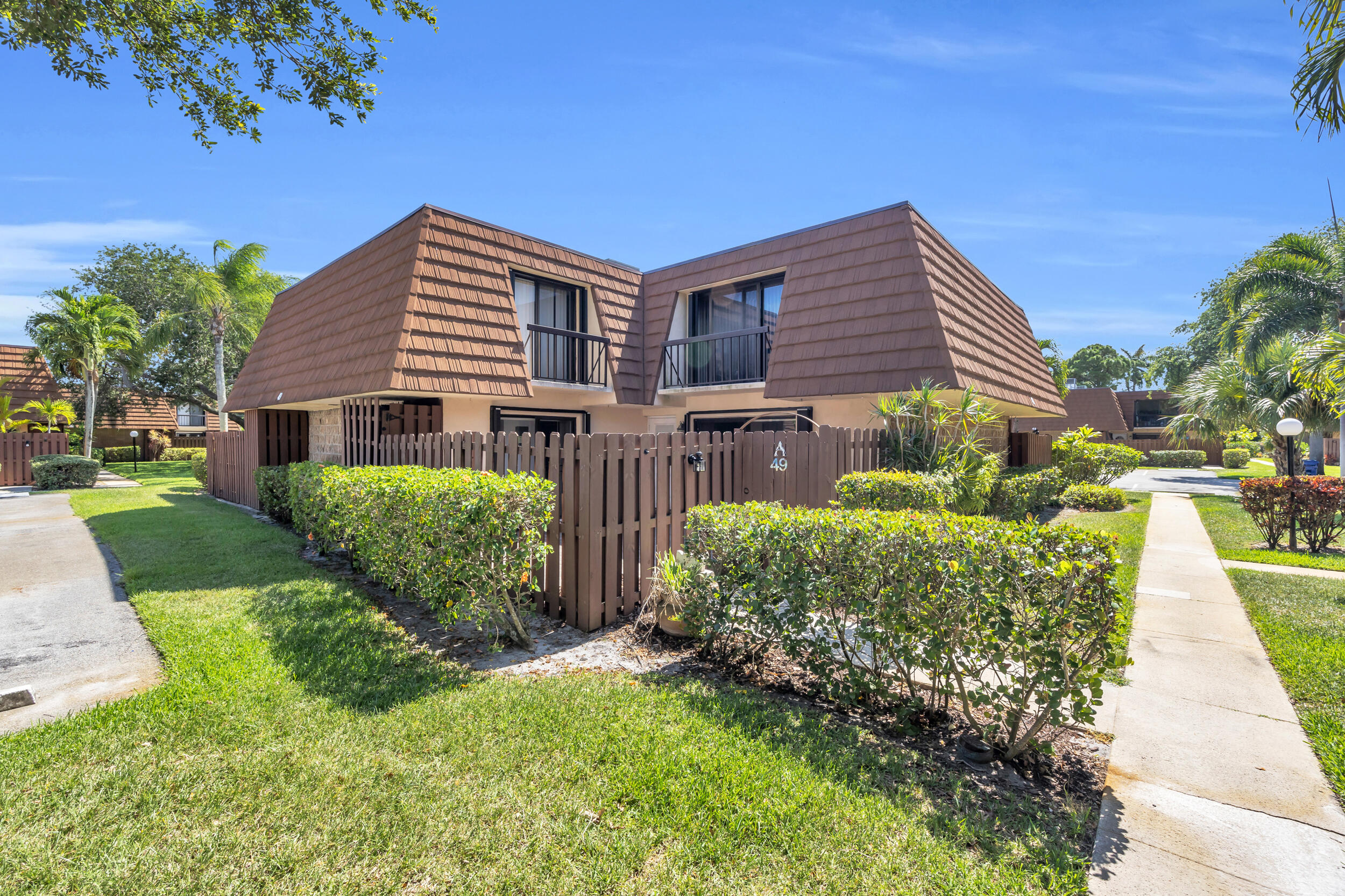 825 Center Street 49a