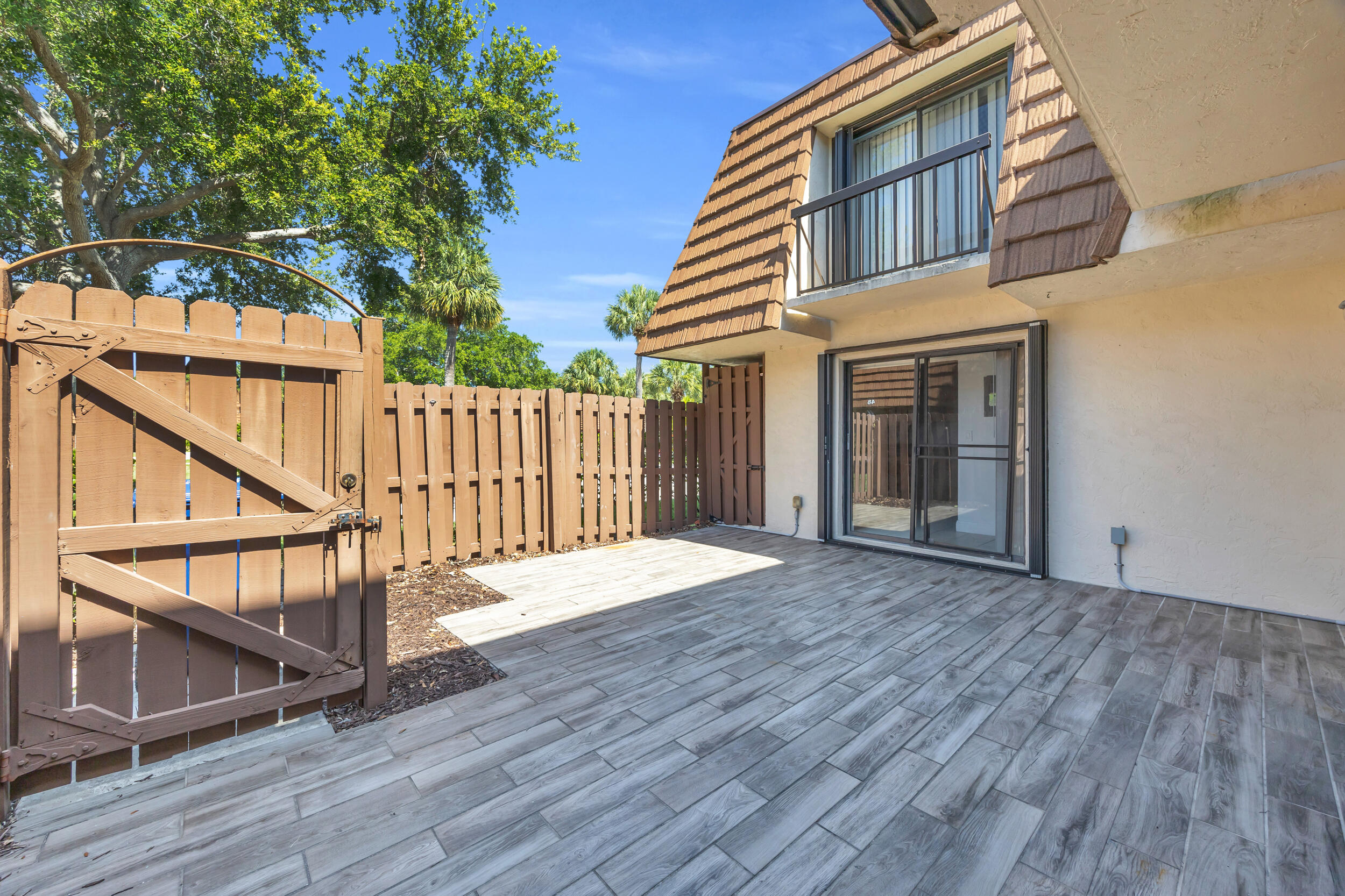 825 Center Street 49a