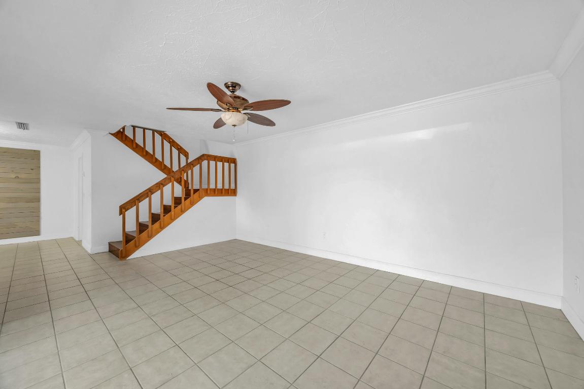 825 Center Street 49a