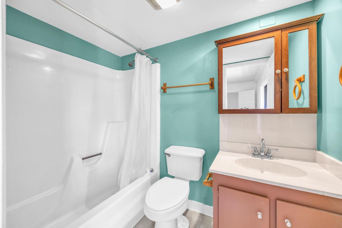 825 Center Street 49a