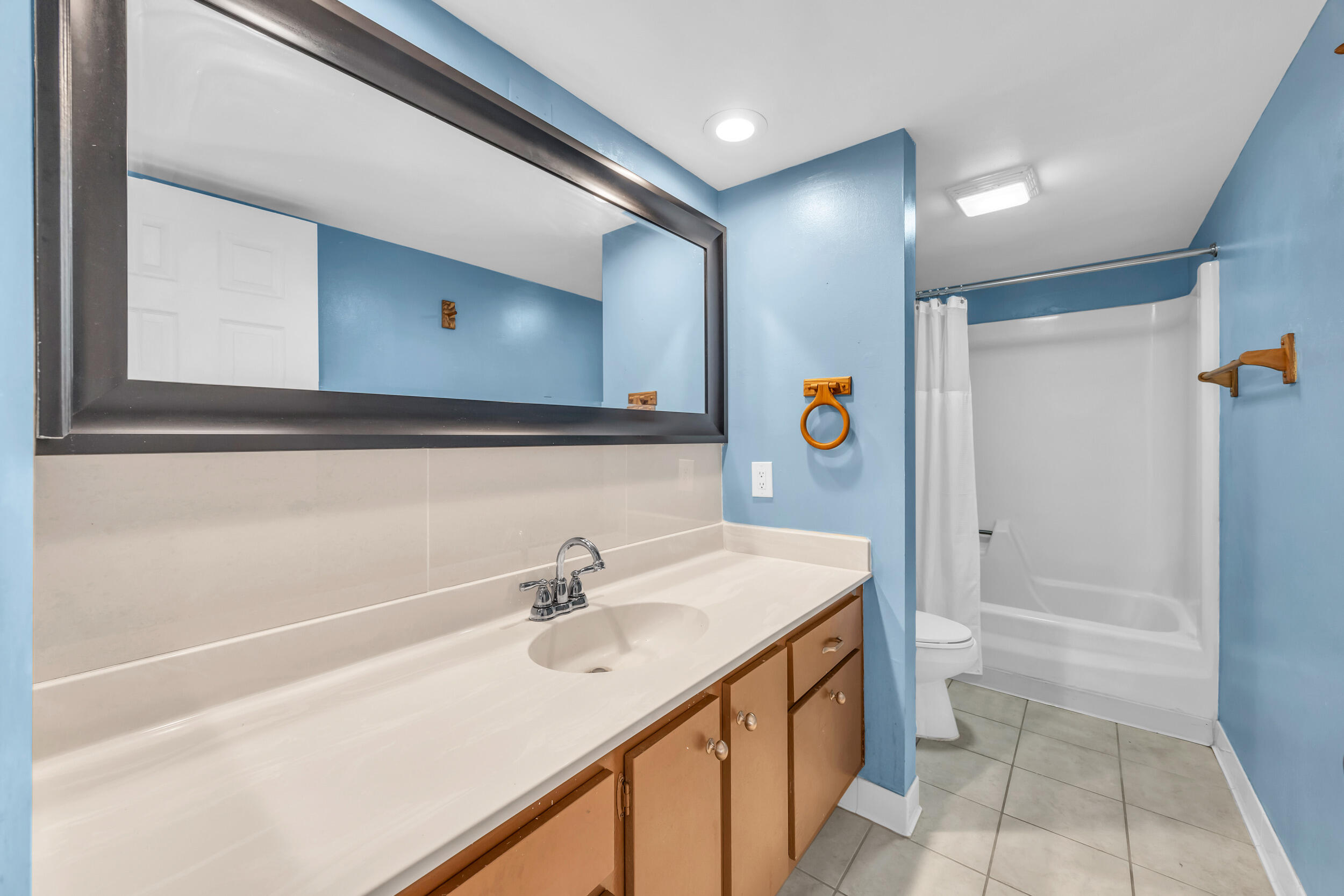 825 Center Street 49a