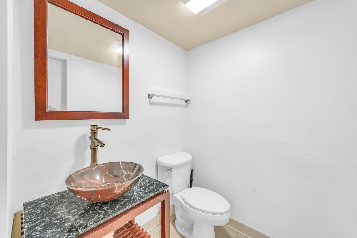 825 Center Street 49a