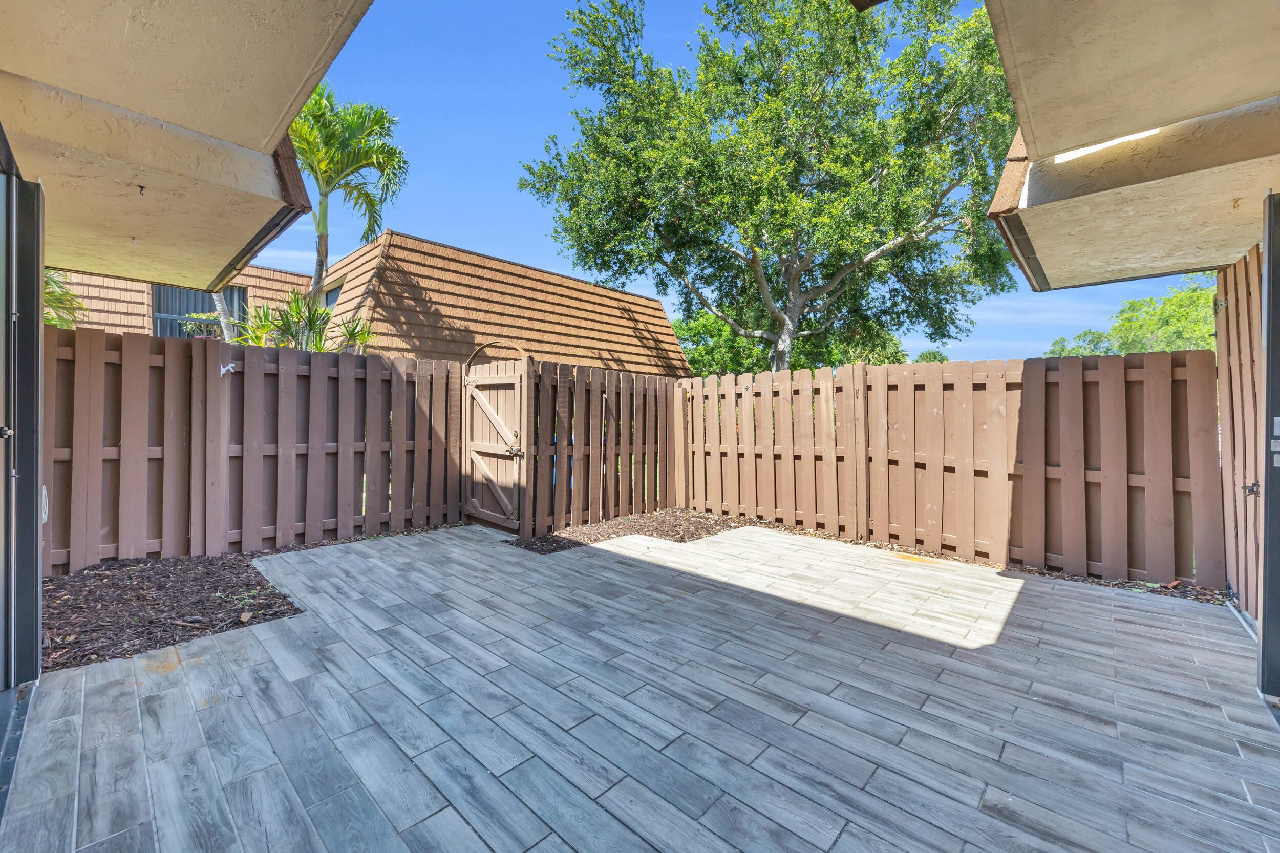 825 Center Street 49a