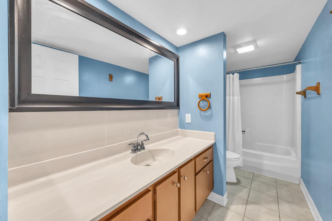 825 Center Street 49a