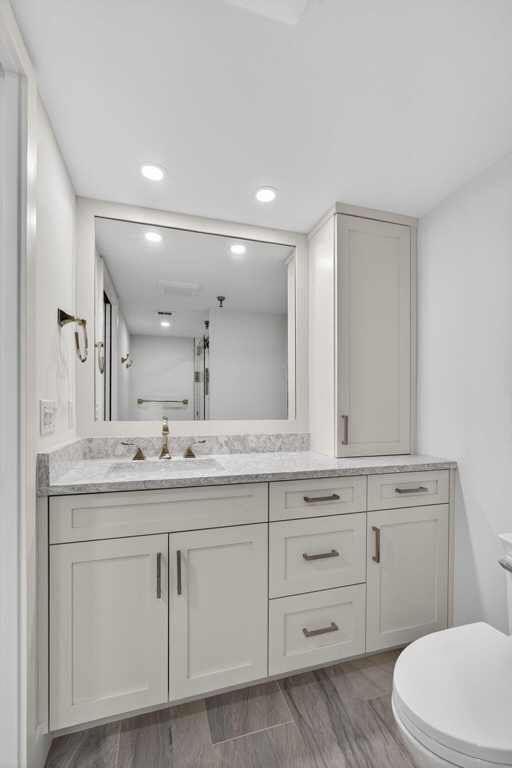 123 Lakeshore Drive 1544