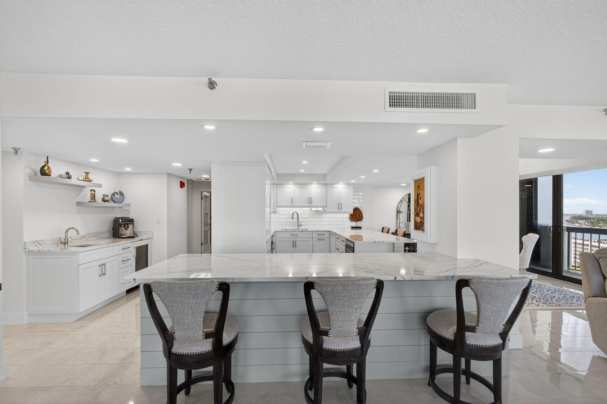 123 Lakeshore Drive 1544