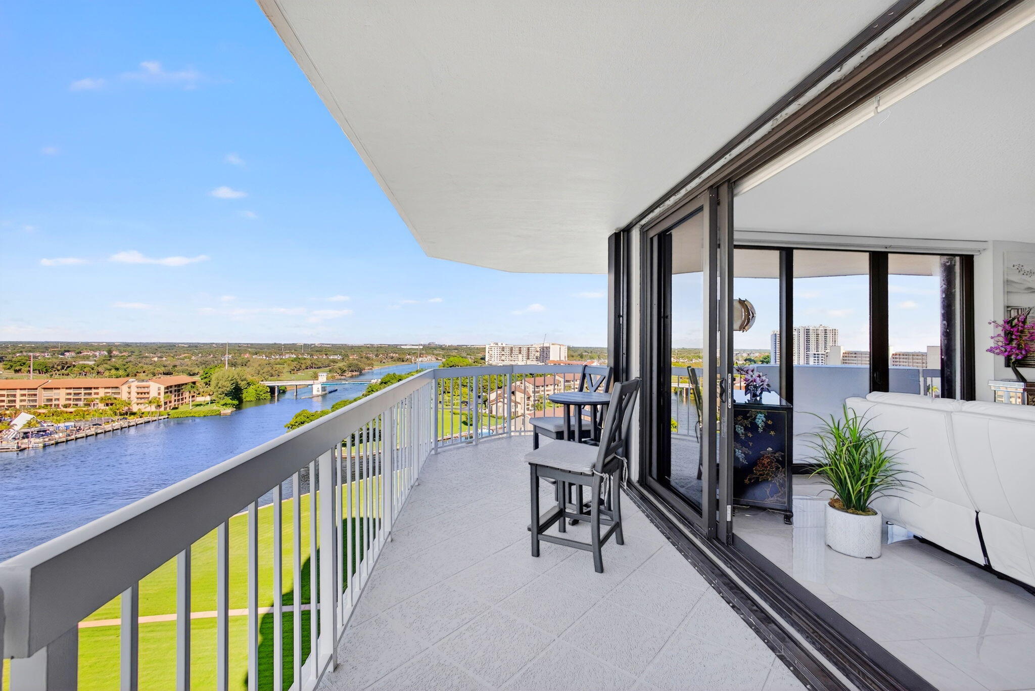 123 Lakeshore Drive 1544