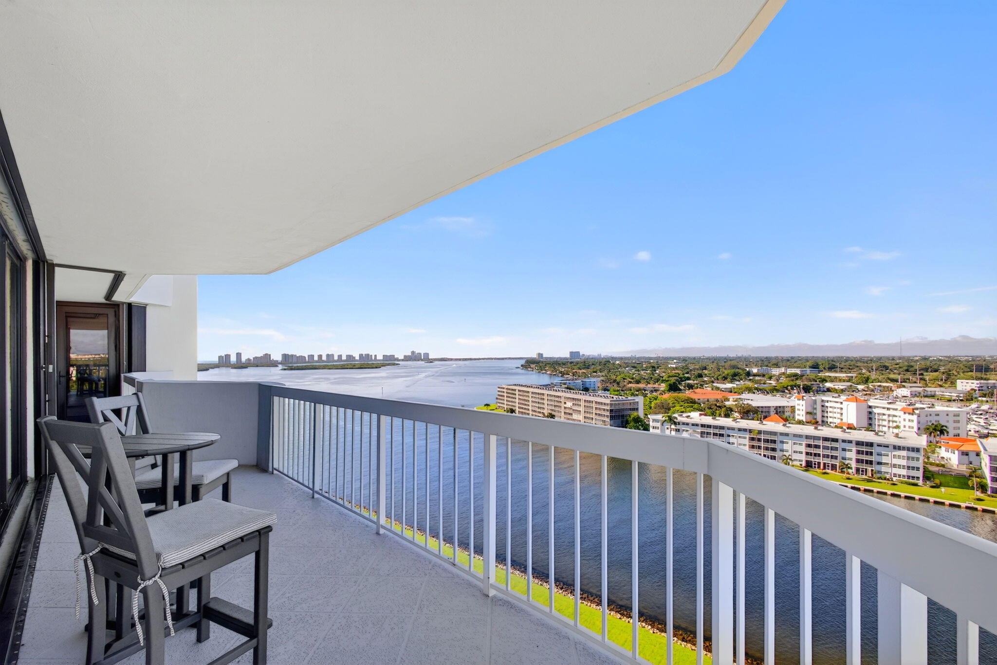 123 Lakeshore Drive 1544