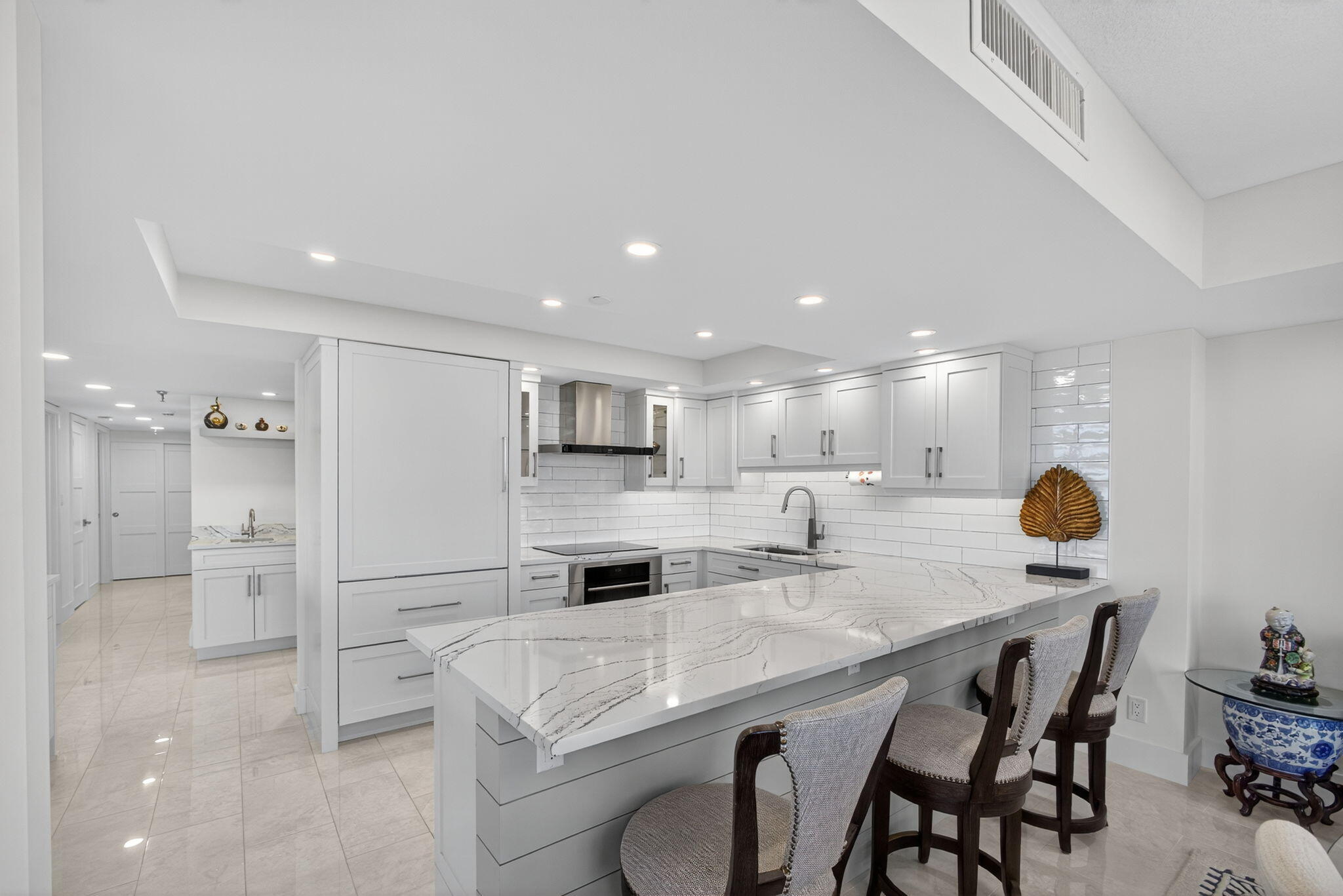 123 Lakeshore Drive 1544