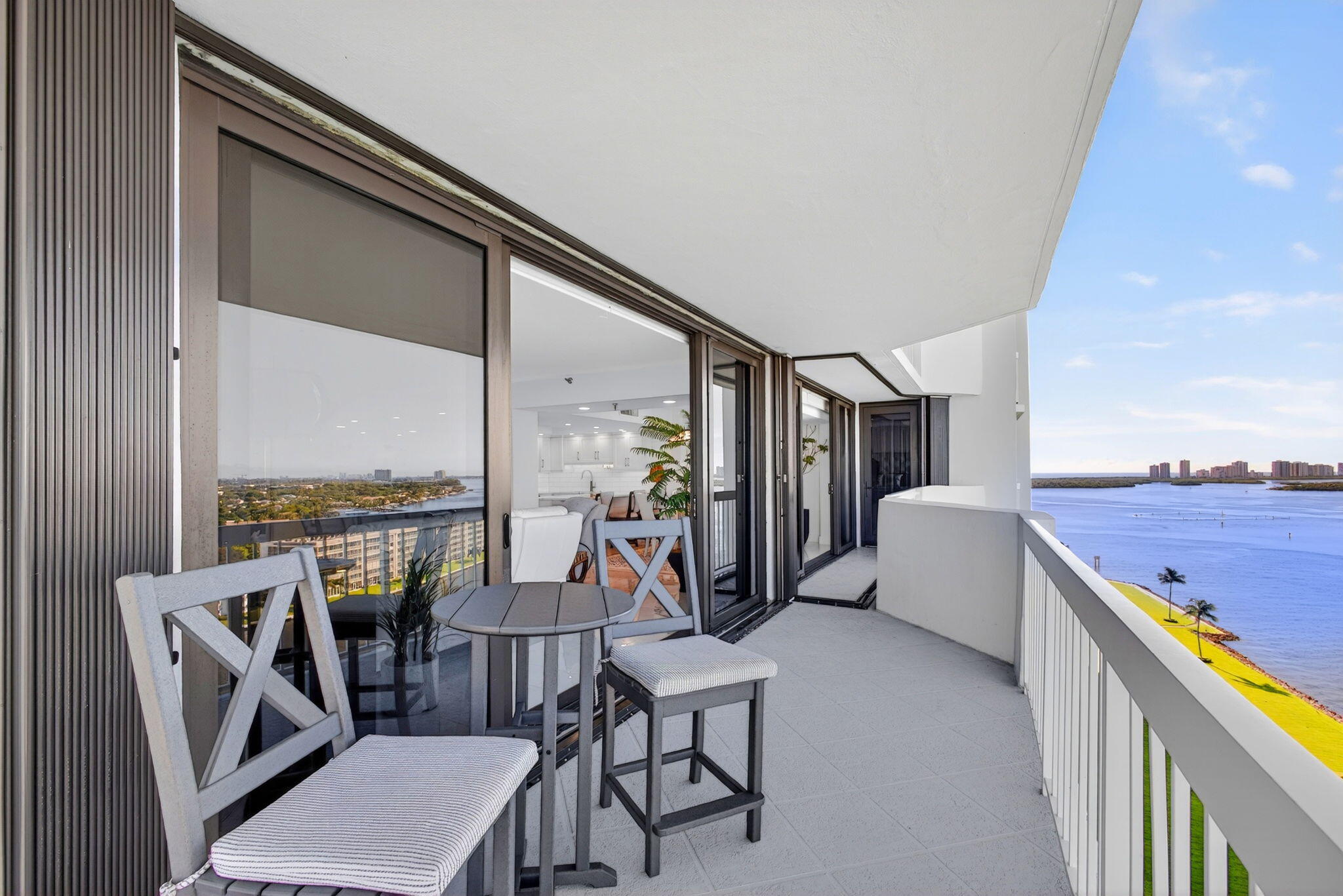 123 Lakeshore Drive 1544