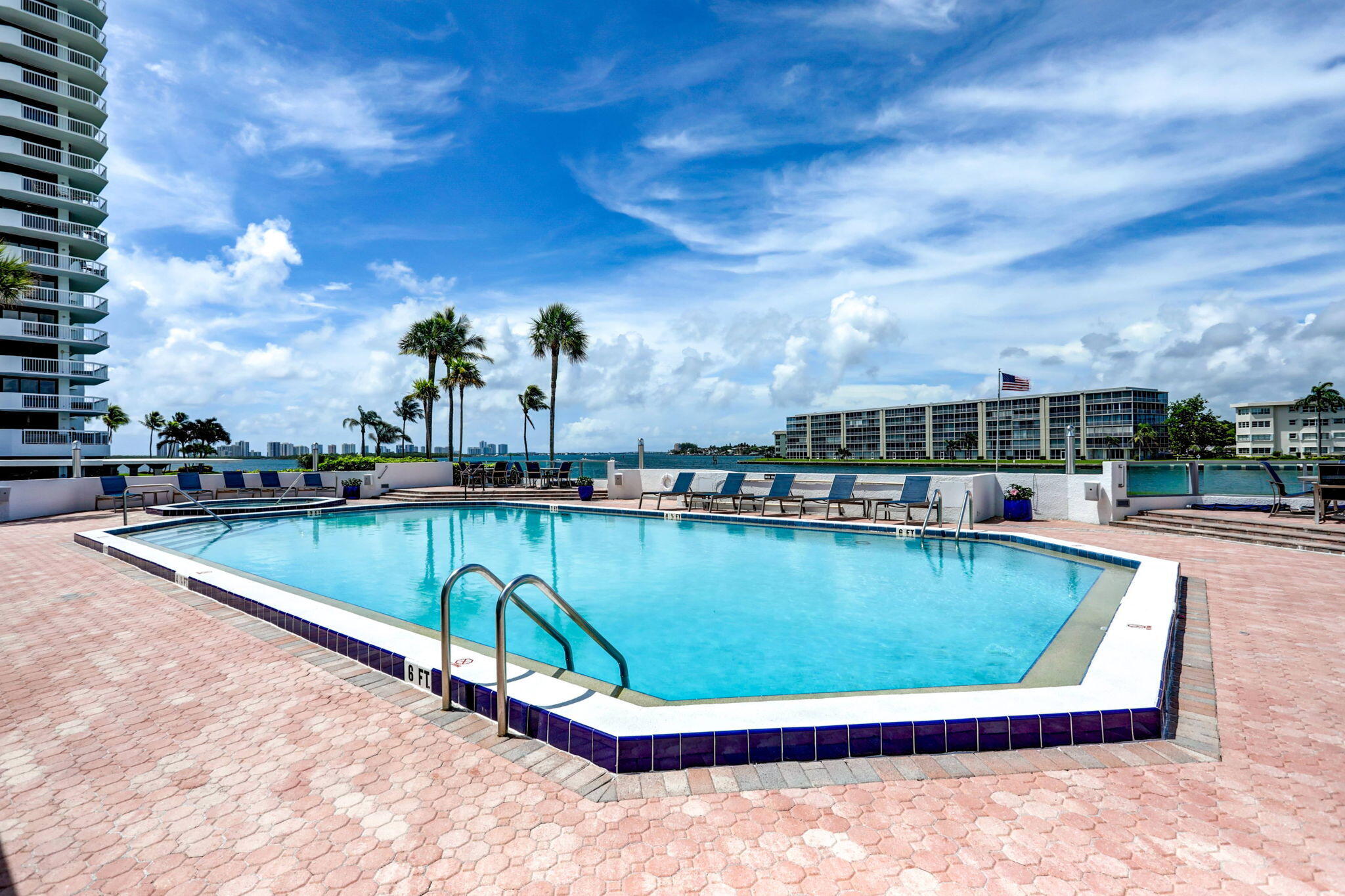 123 Lakeshore Drive 1544