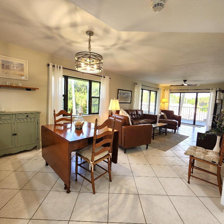 5163 N Highway A1a 216