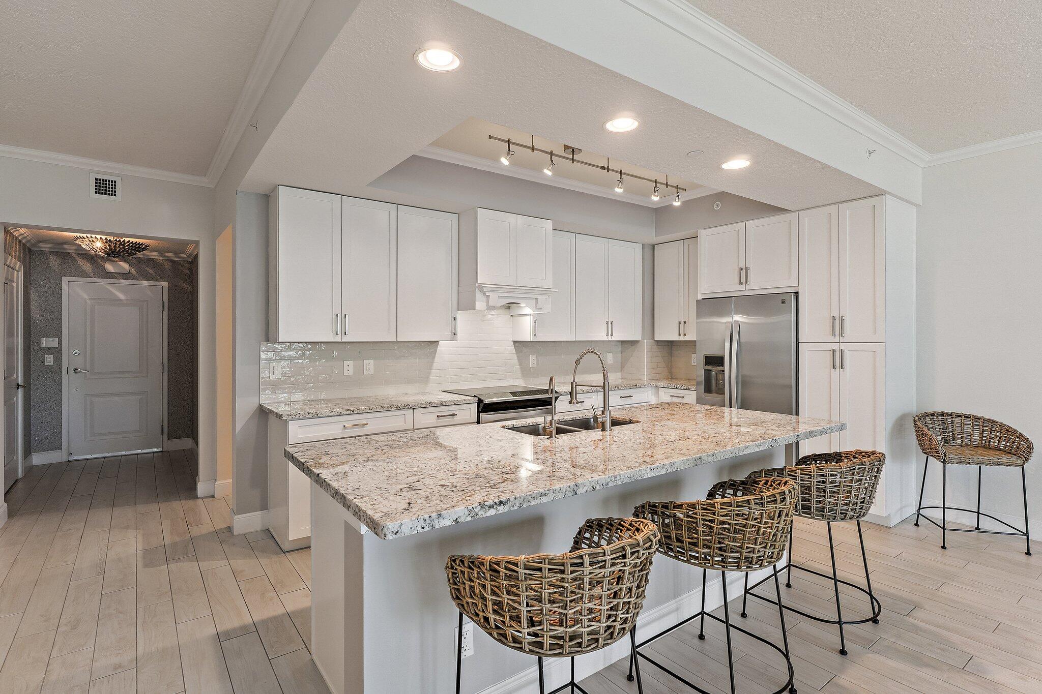 411 Bay Colony Drive N & Slip #32