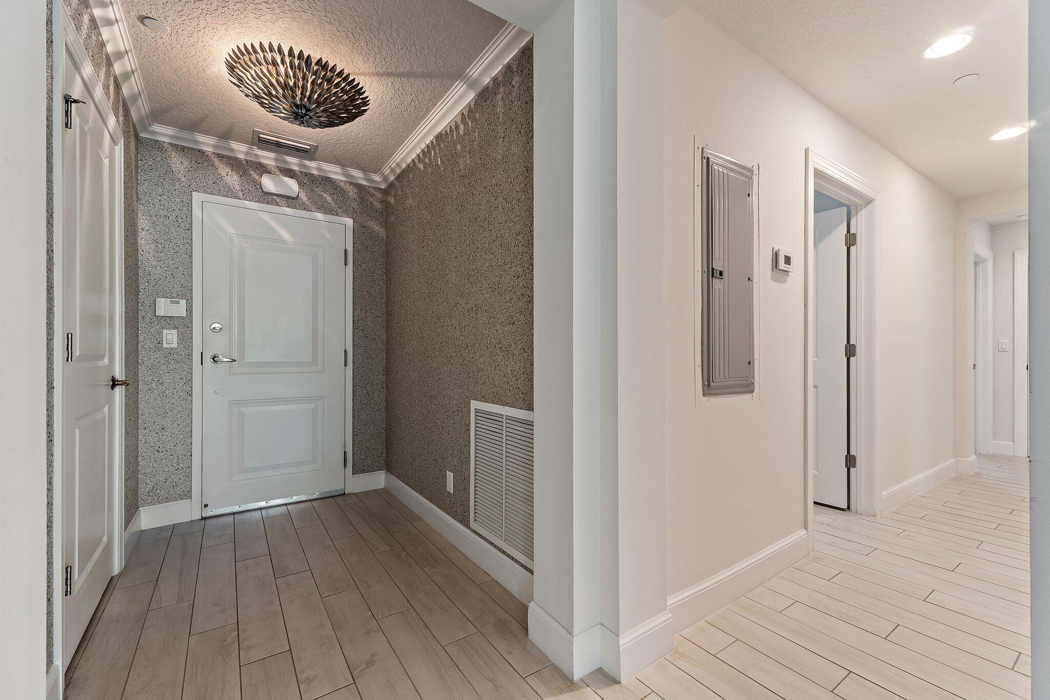 411 Bay Colony Drive N & Slip #32