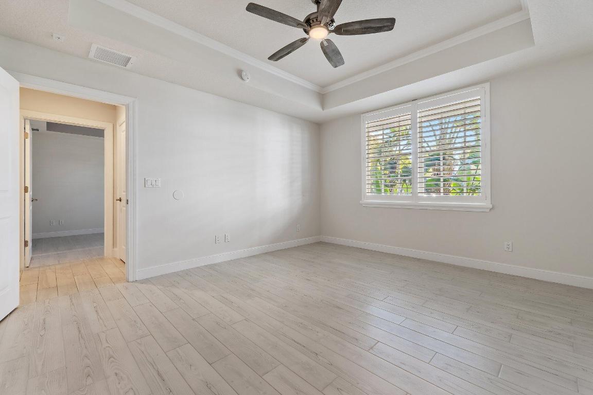 411 Bay Colony Drive N & Slip #32