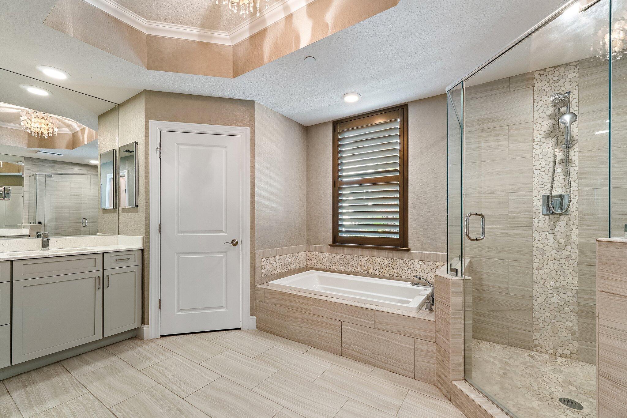 411 Bay Colony Drive N & Slip #32