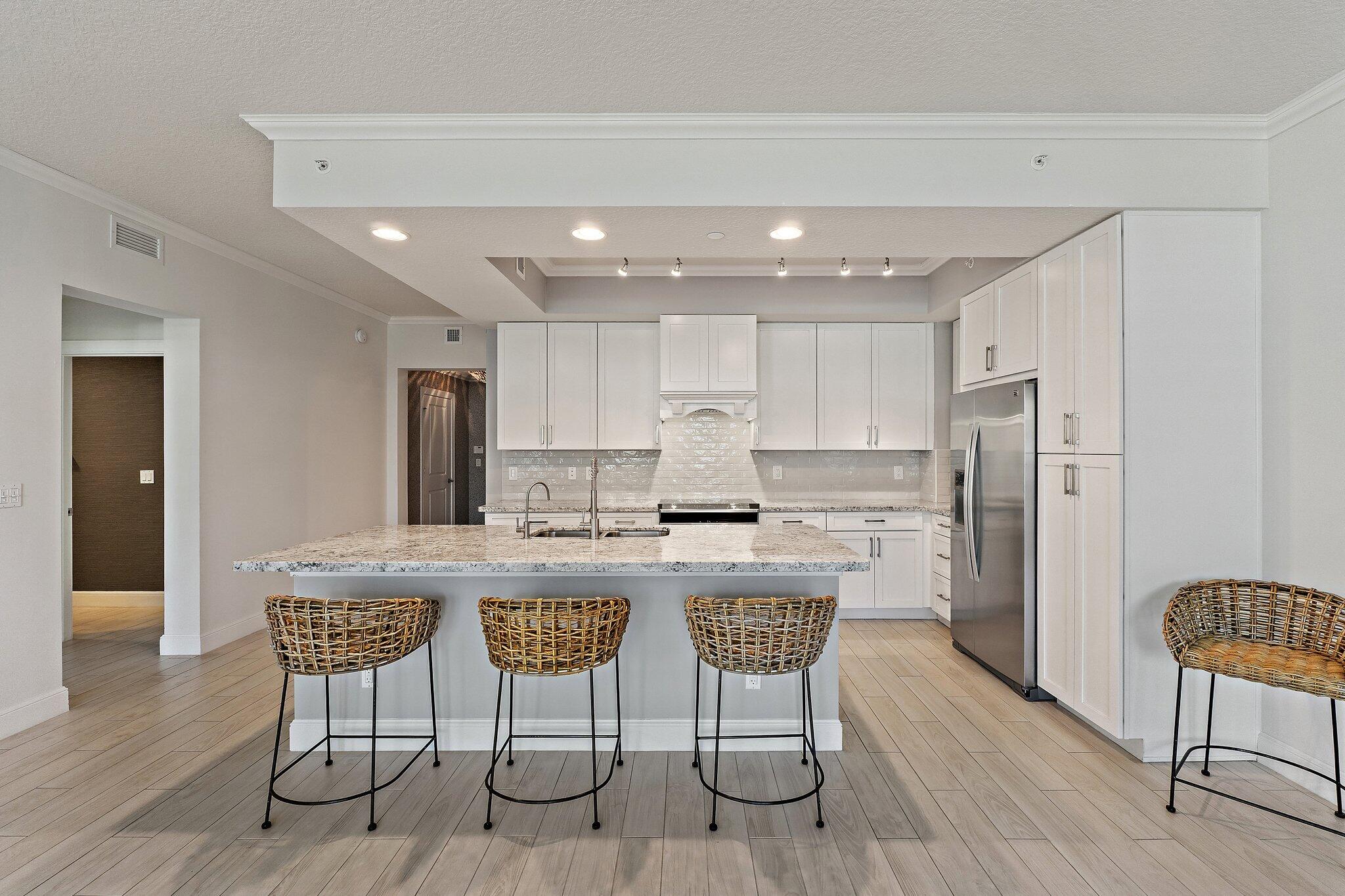 411 Bay Colony Drive N & Slip #32