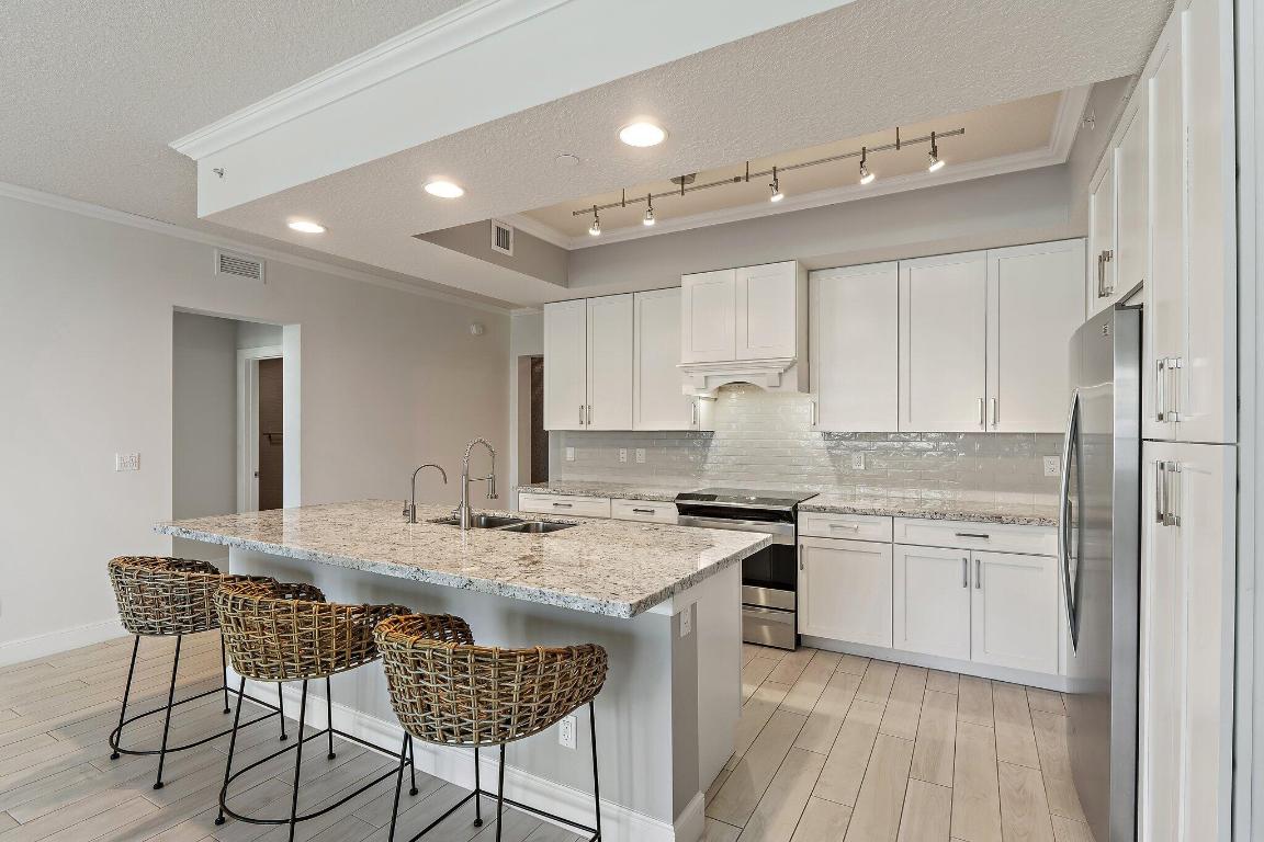 411 Bay Colony Drive N & Slip #32