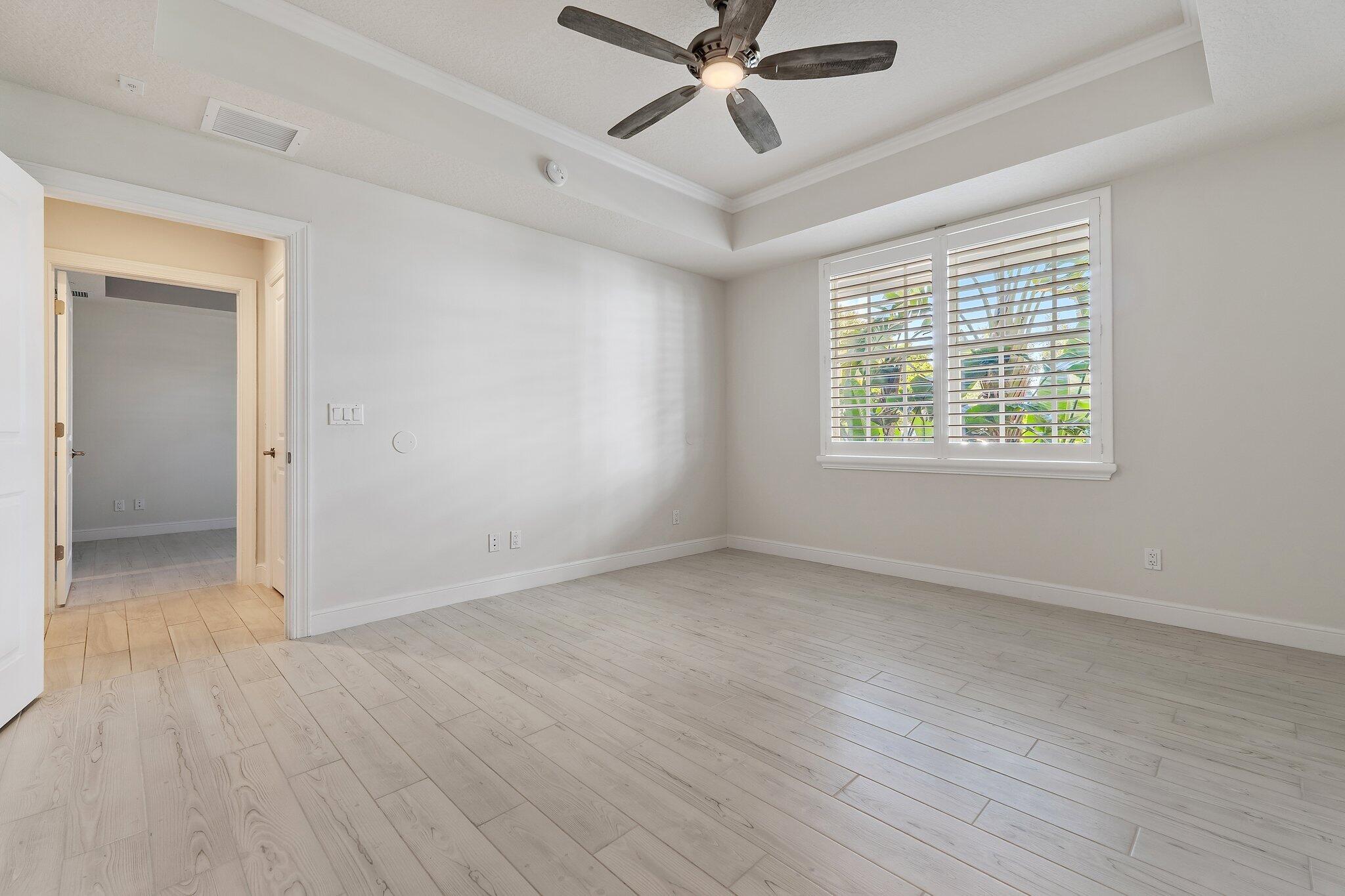 411 Bay Colony Drive N & Slip #32