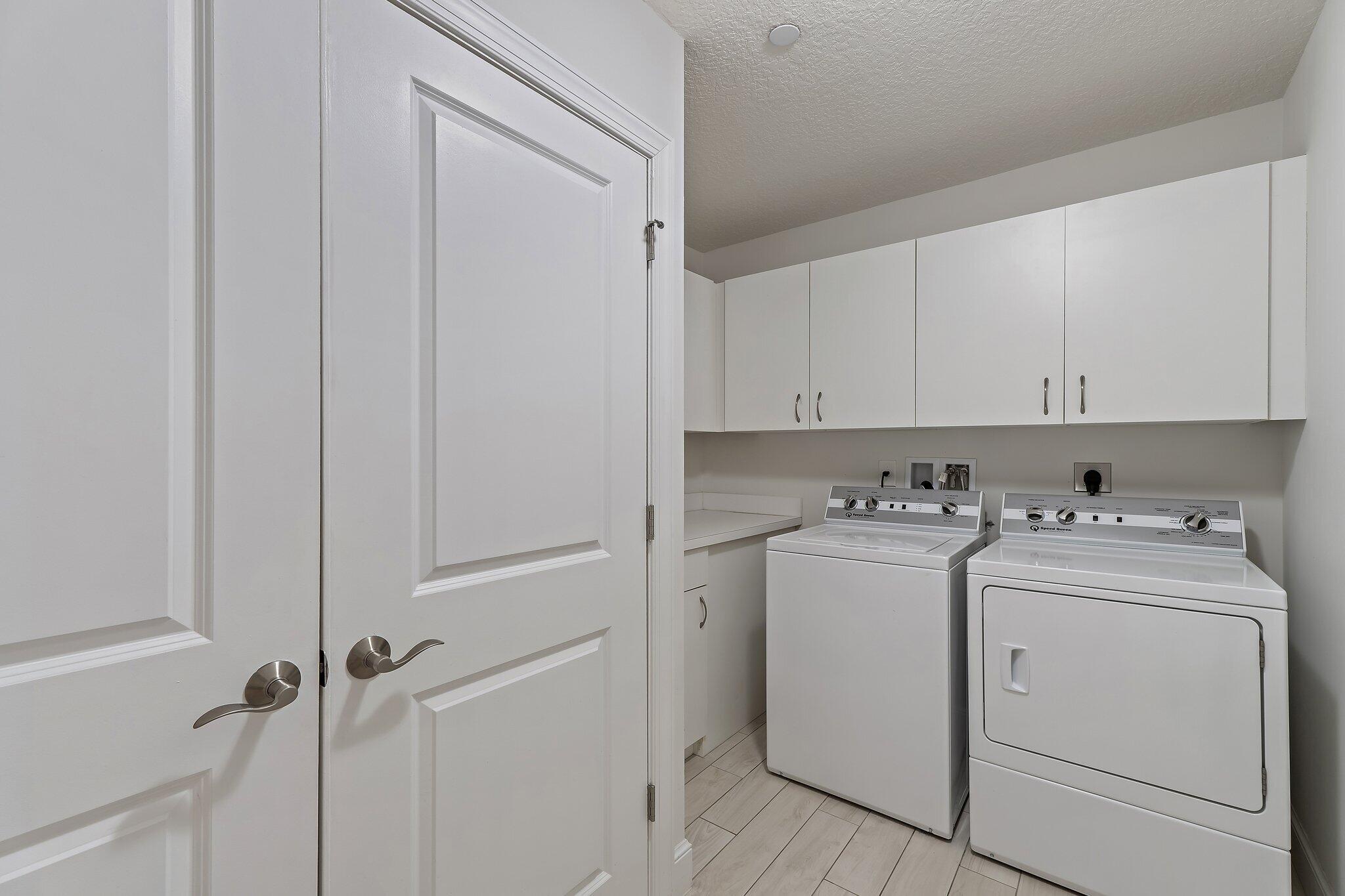 411 Bay Colony Drive N & Slip #32