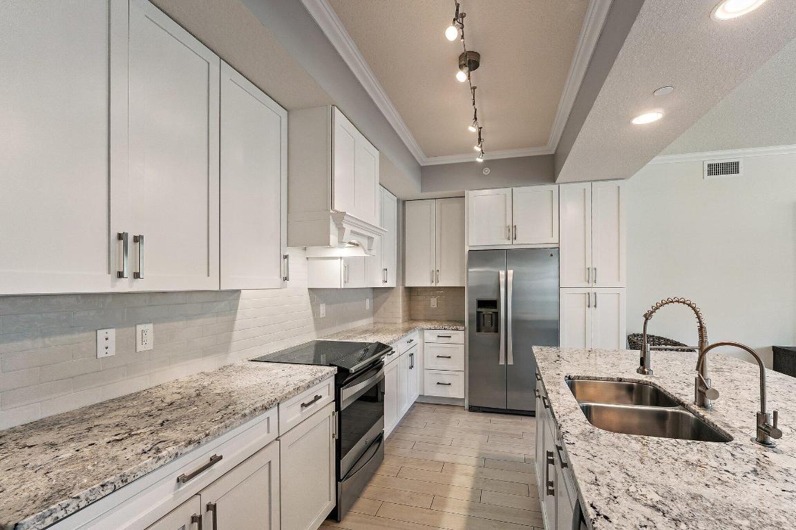 411 Bay Colony Drive N & Slip #32