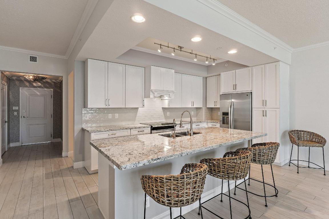 411 Bay Colony Drive N & Slip #32