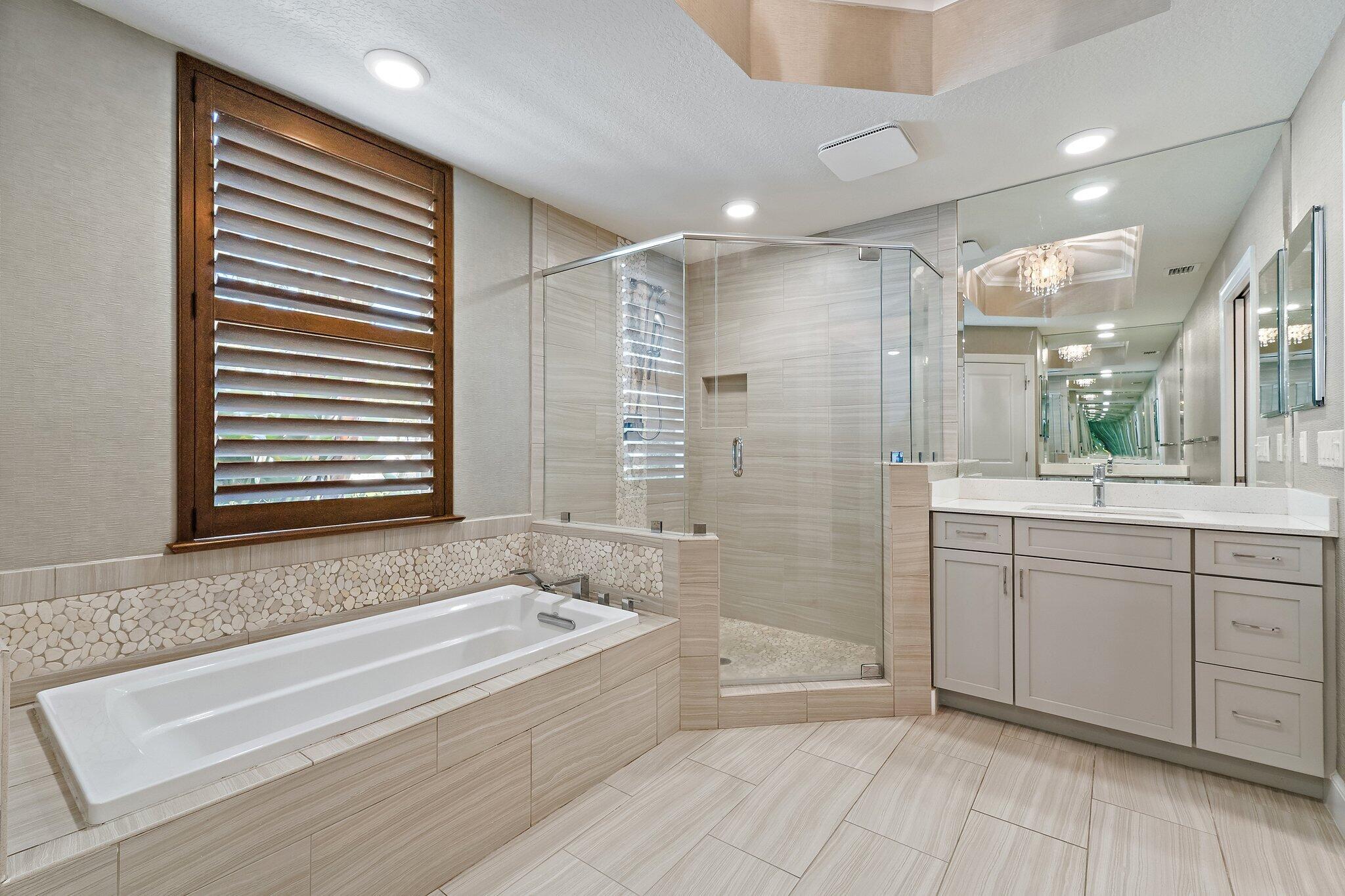 411 Bay Colony Drive N & Slip #32