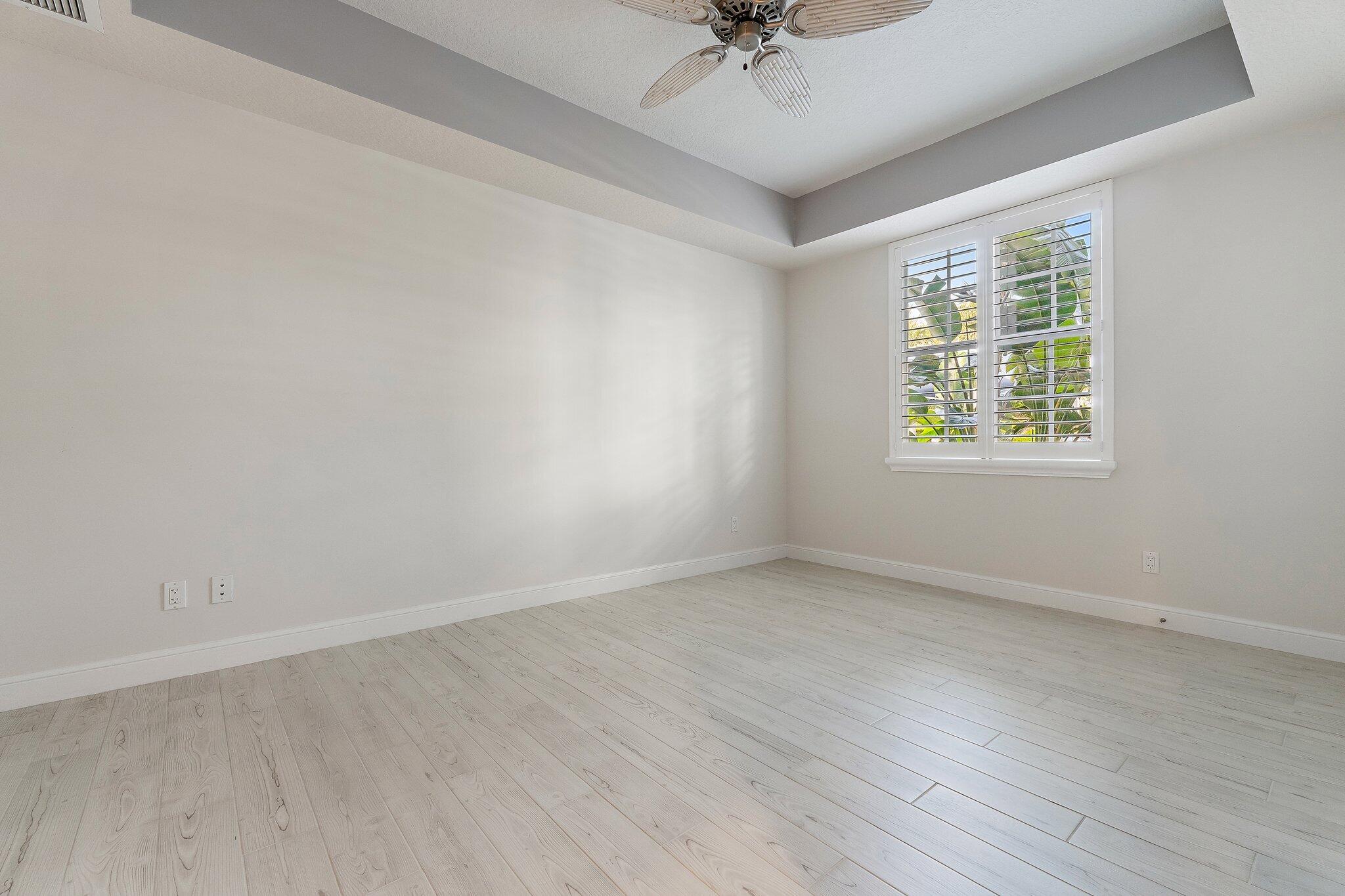 411 Bay Colony Drive N & Slip #32