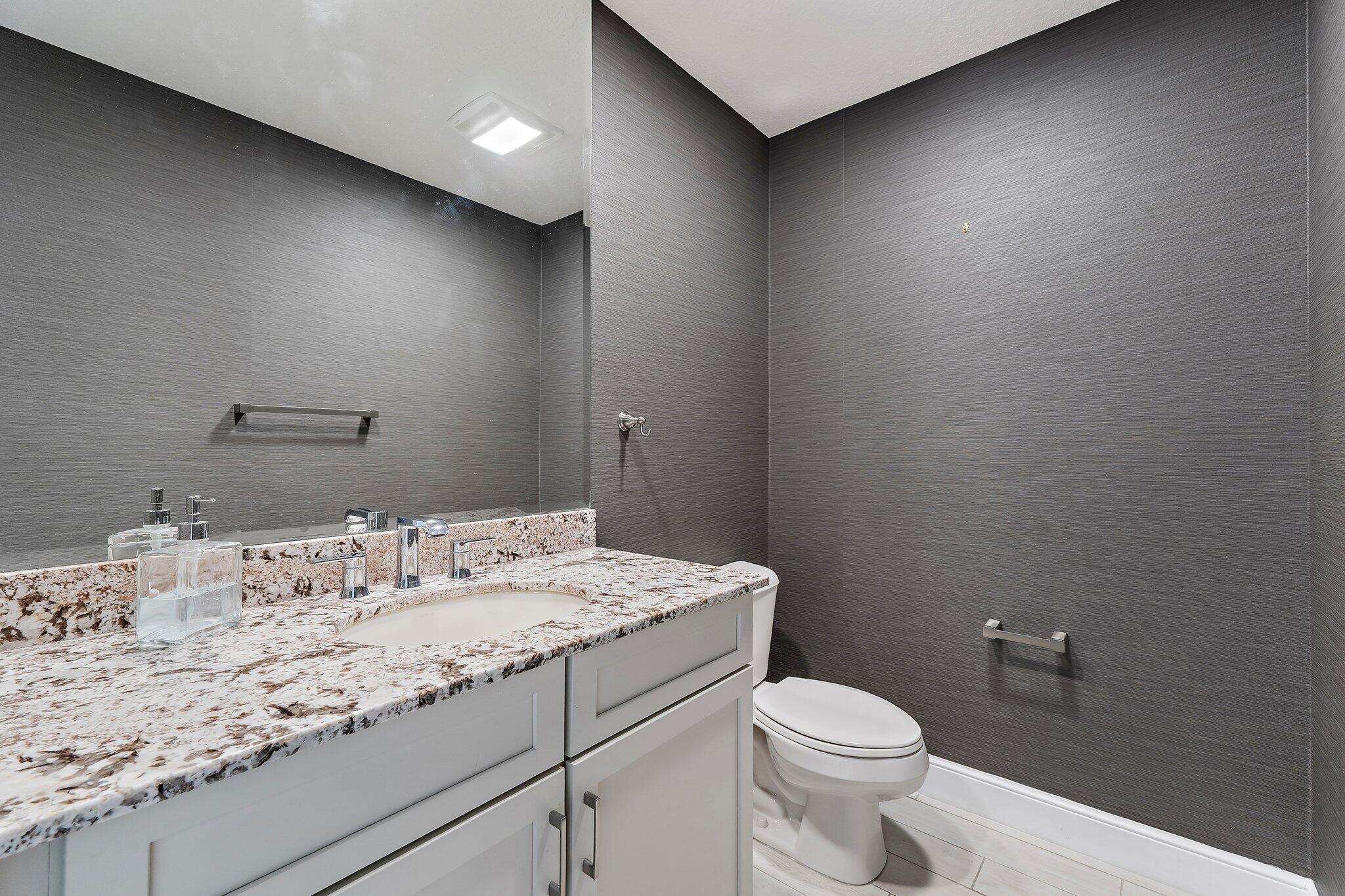 411 Bay Colony Drive N & Slip #32