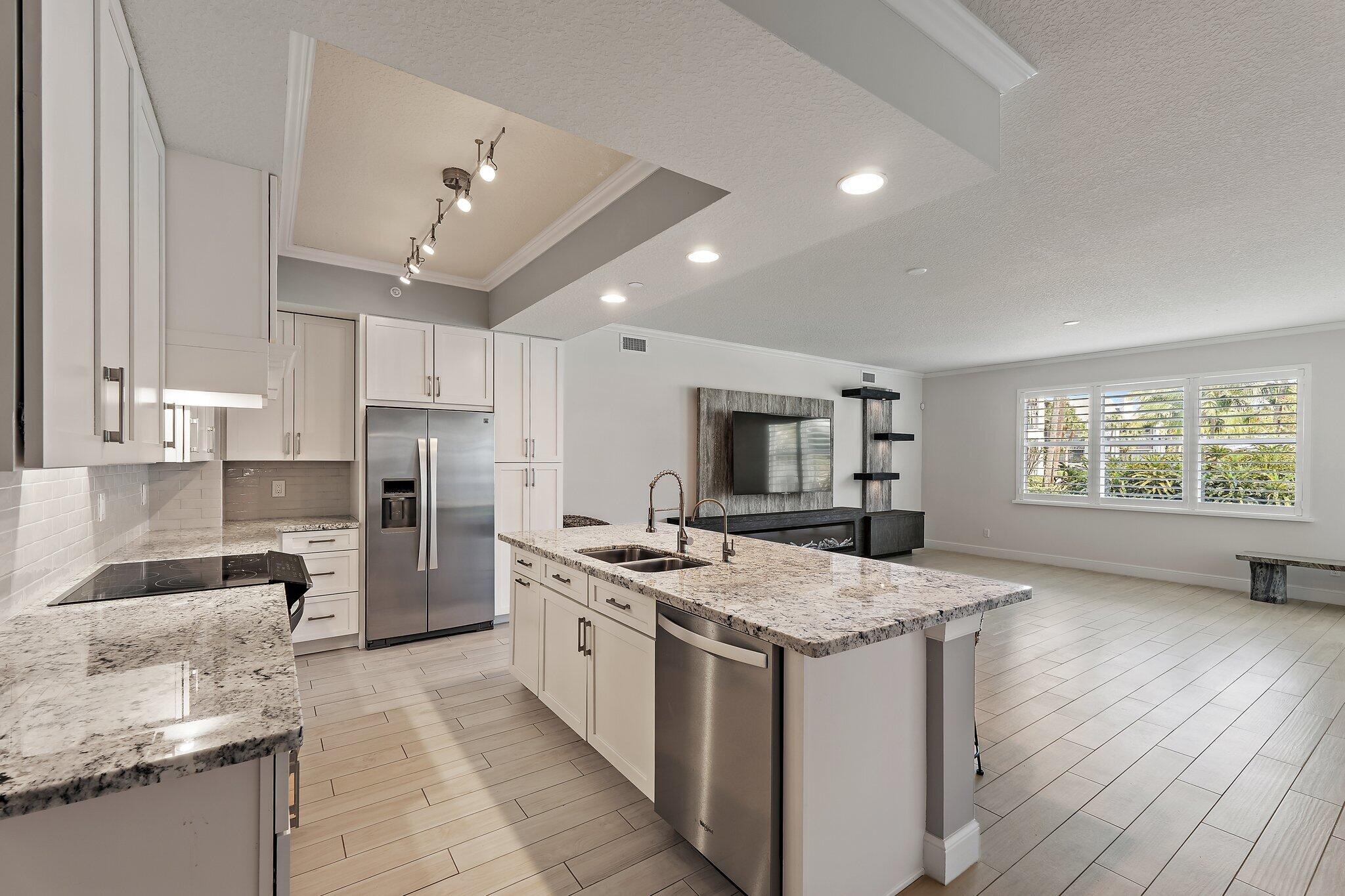 411 Bay Colony Drive N & Slip #32