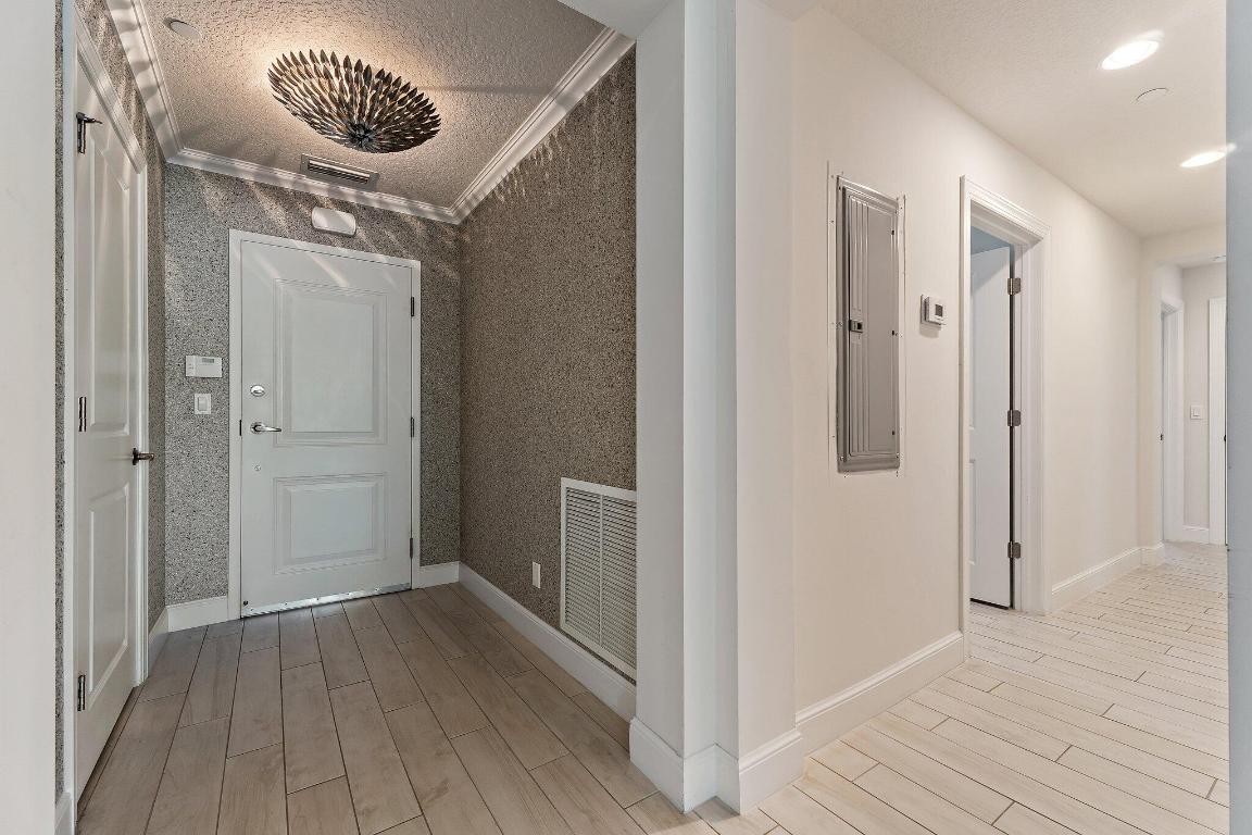 411 Bay Colony Drive N & Slip #32