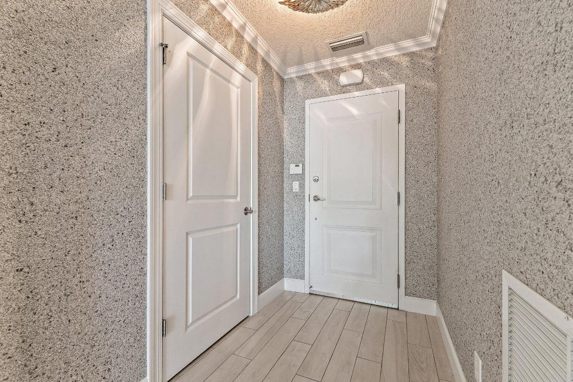 411 Bay Colony Drive N & Slip #32