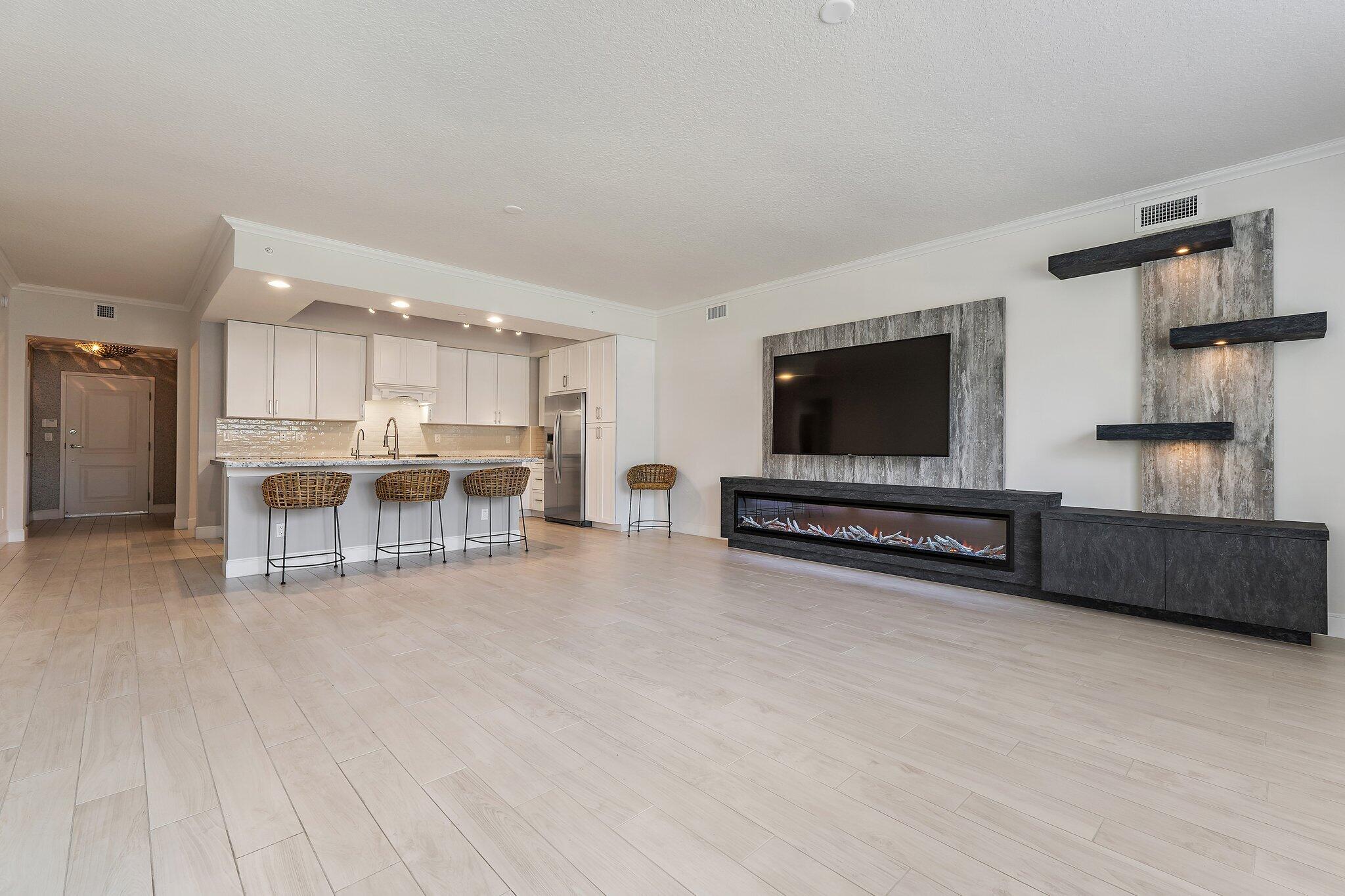 411 Bay Colony Drive N & Slip #32