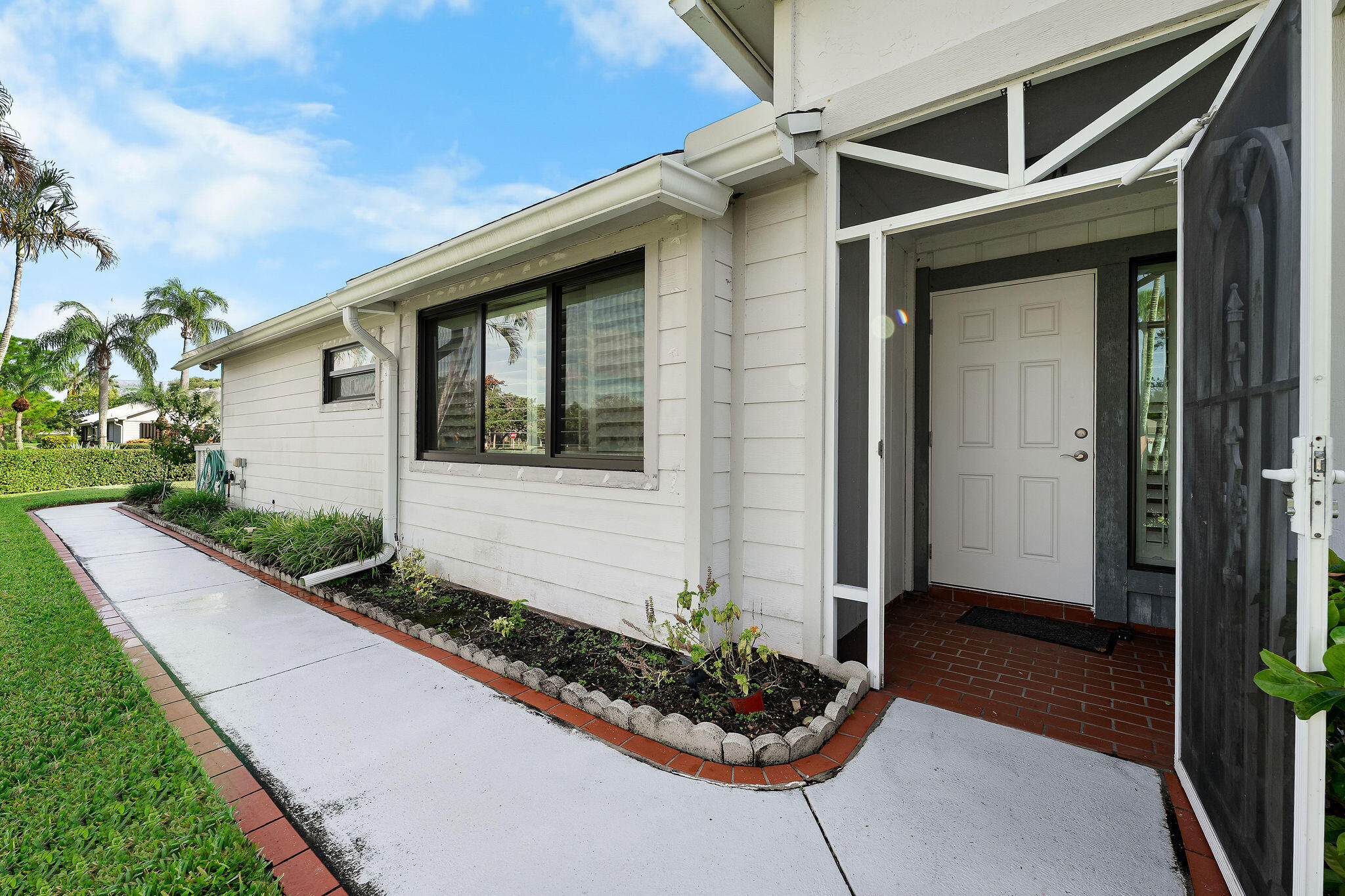 7210 SE Quincy Terrace