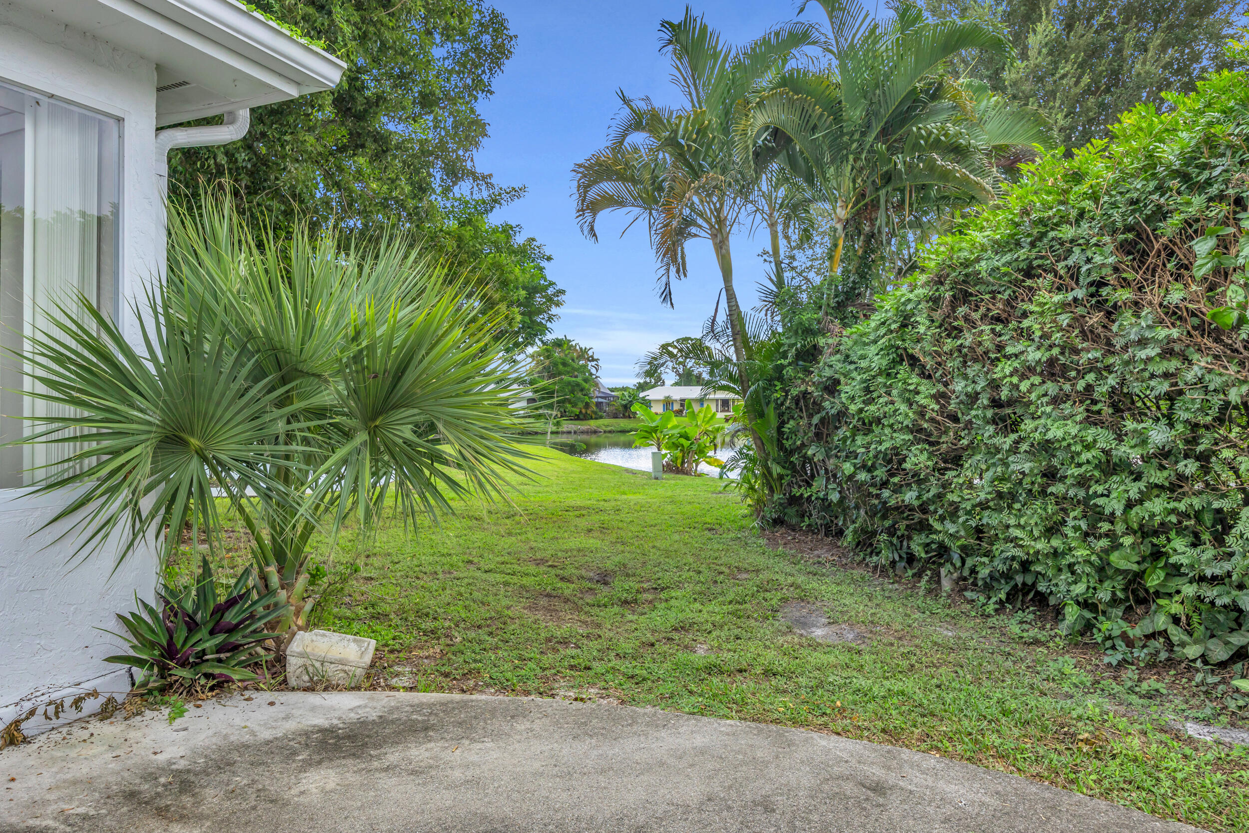 9390 SE Little Club Way N