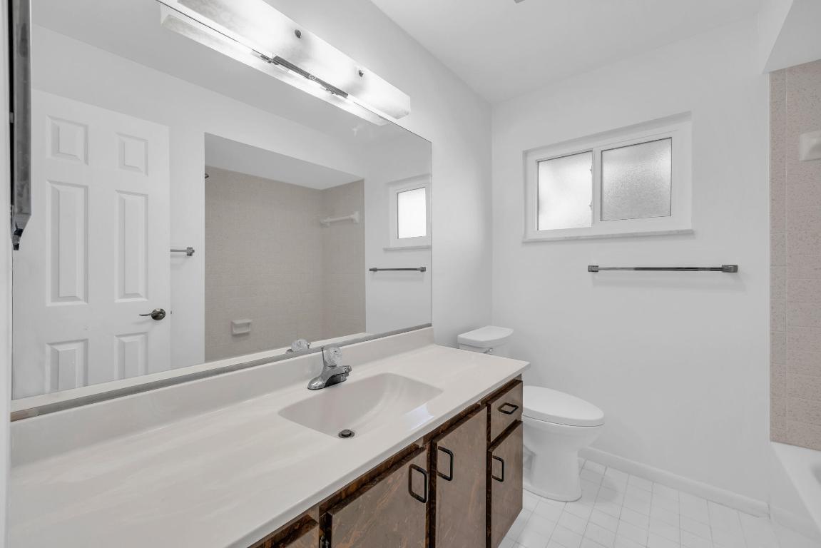 9390 SE Little Club Way N