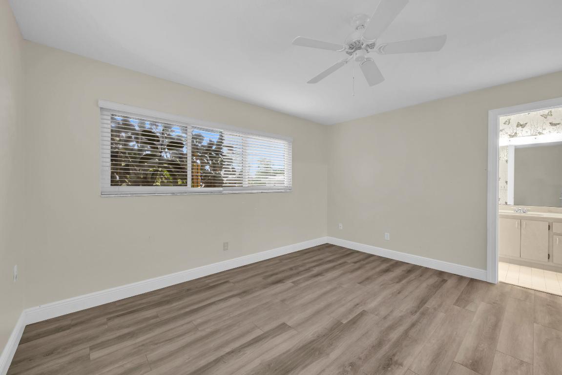 9390 SE Little Club Way N