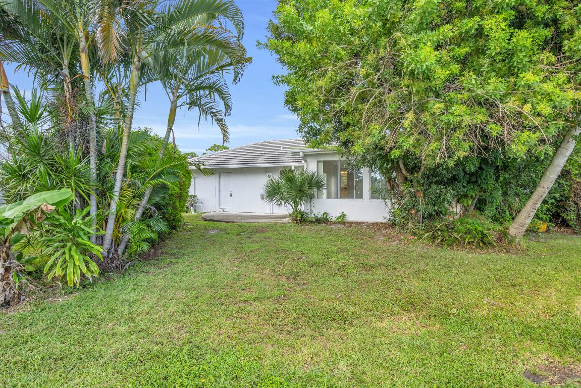 9390 SE Little Club Way N