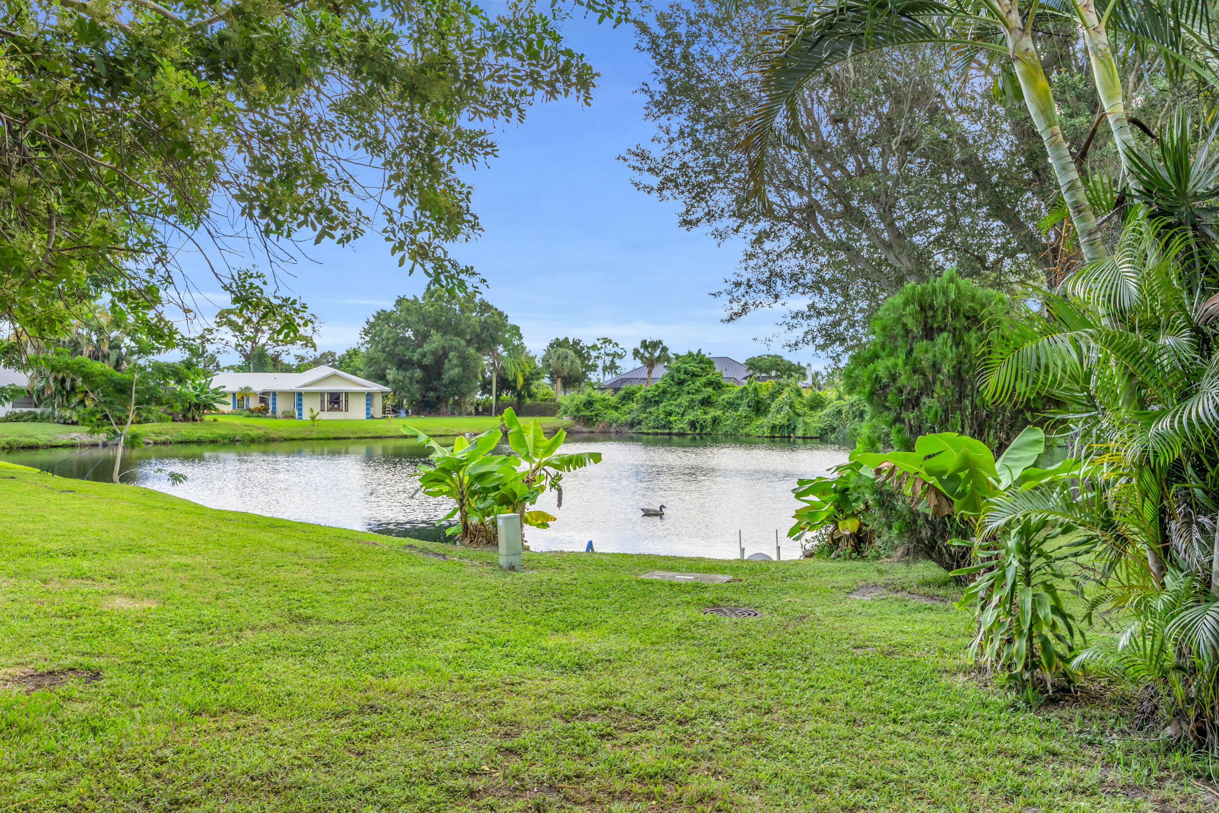 9390 SE Little Club Way N