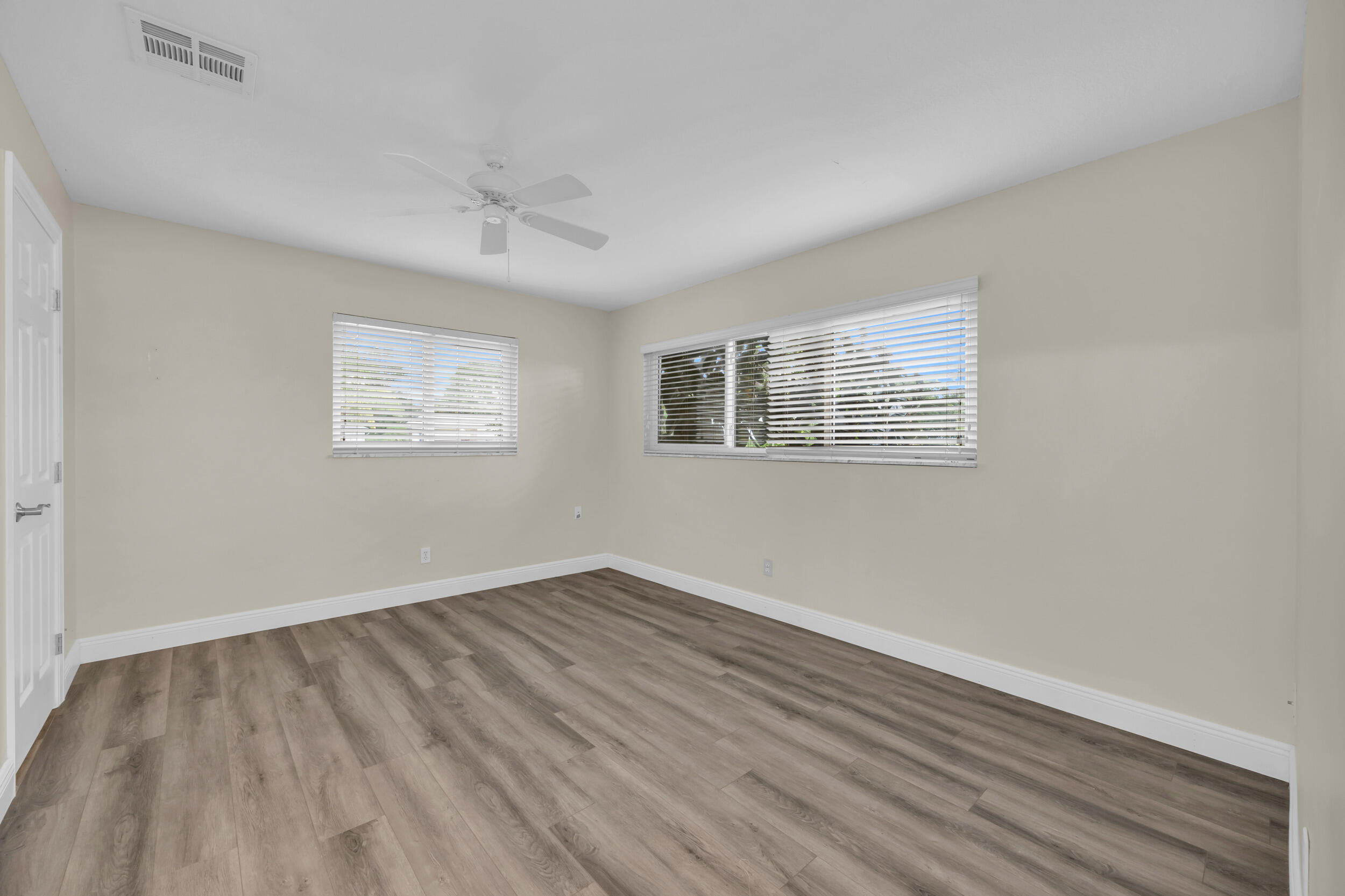 9390 SE Little Club Way N