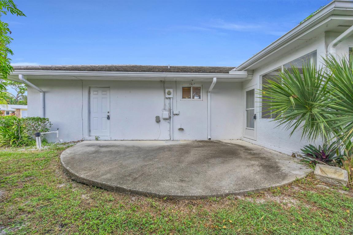 9390 SE Little Club Way N