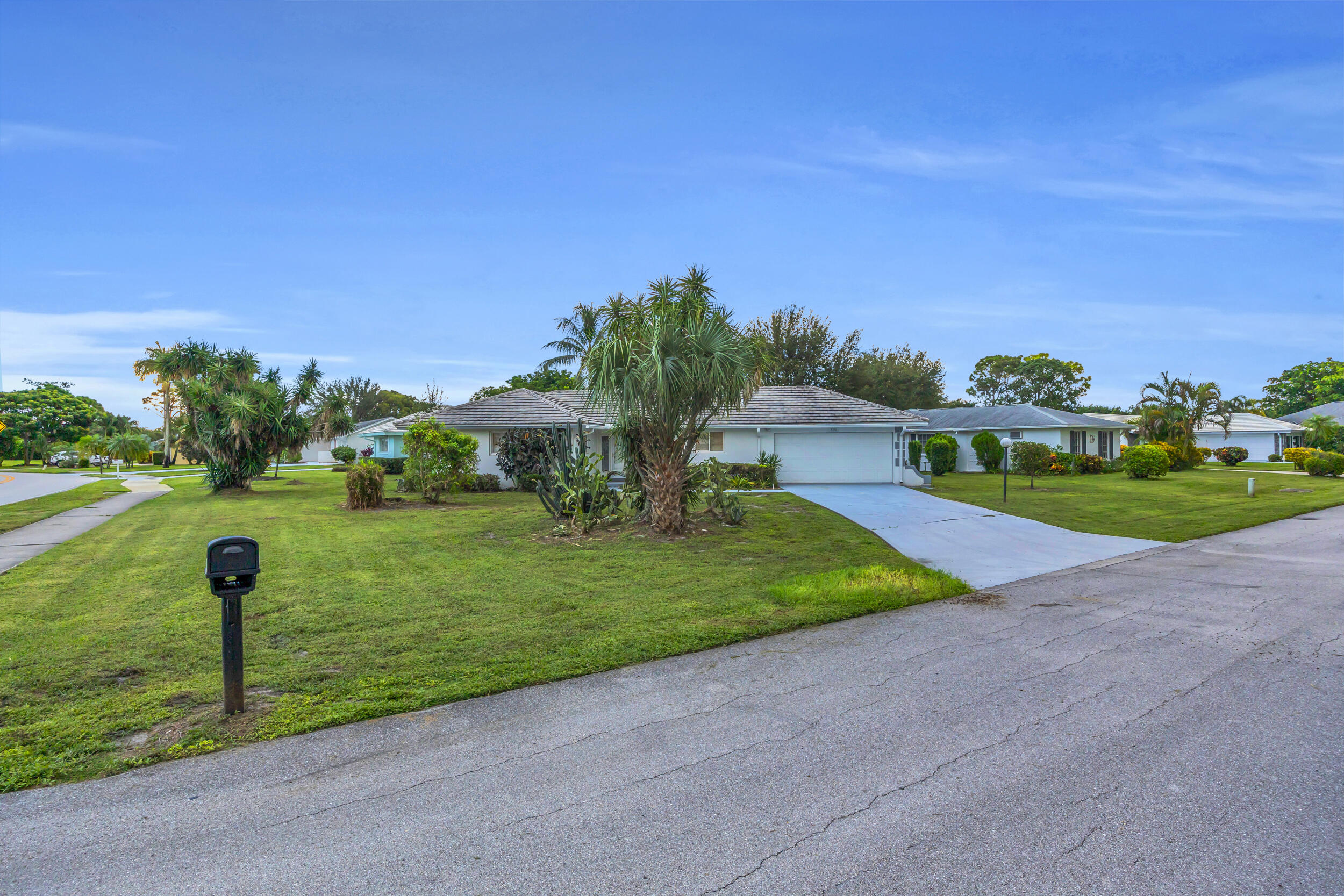 9390 SE Little Club Way N