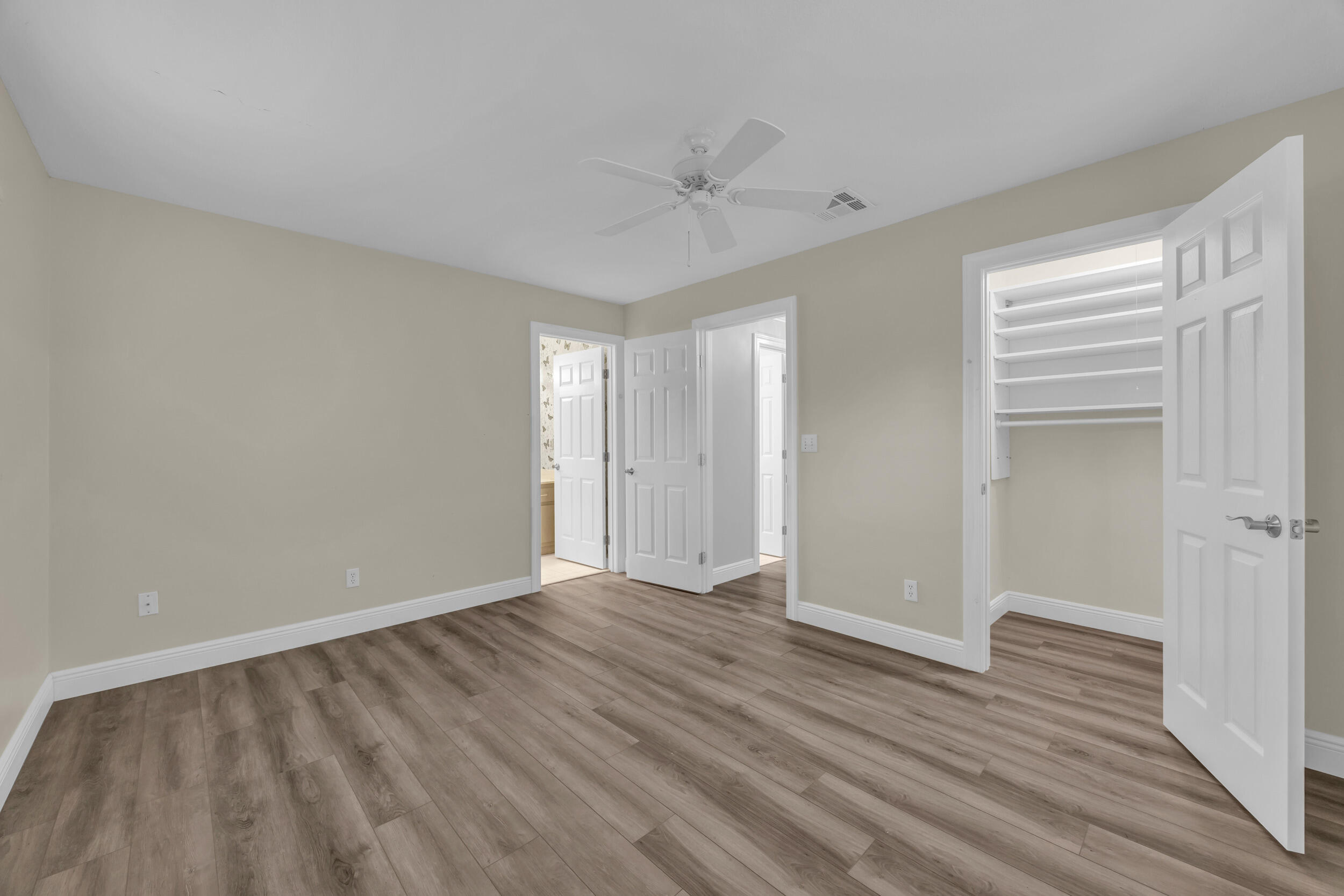 9390 SE Little Club Way N