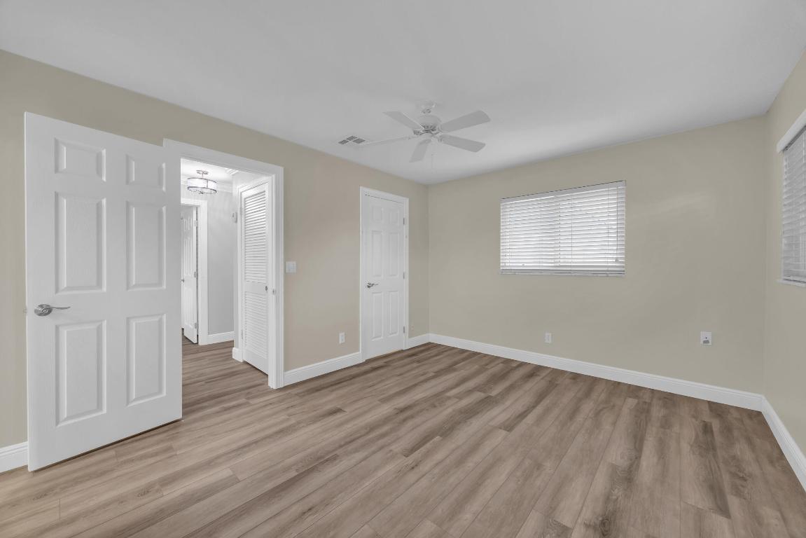 9390 SE Little Club Way N