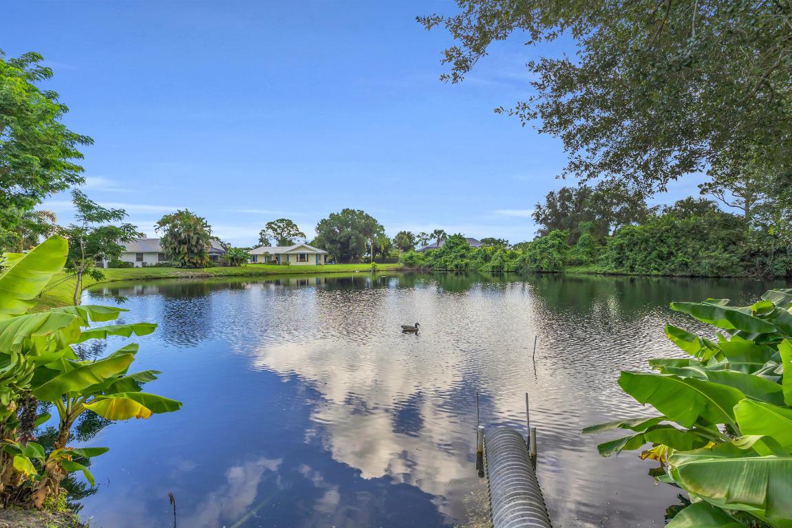 9390 SE Little Club Way N