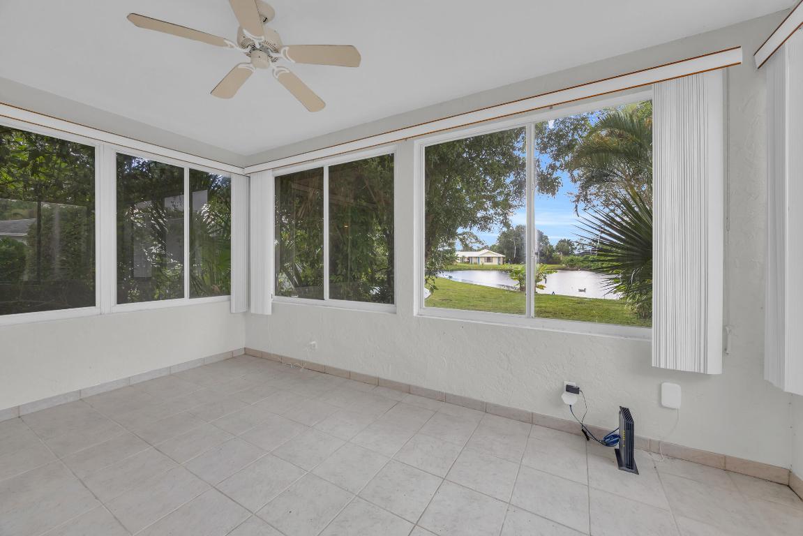 9390 SE Little Club Way N