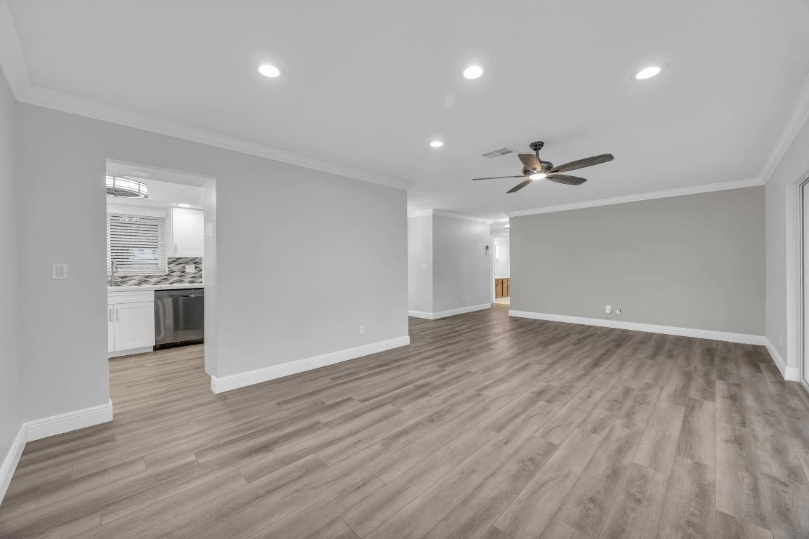 9390 SE Little Club Way N