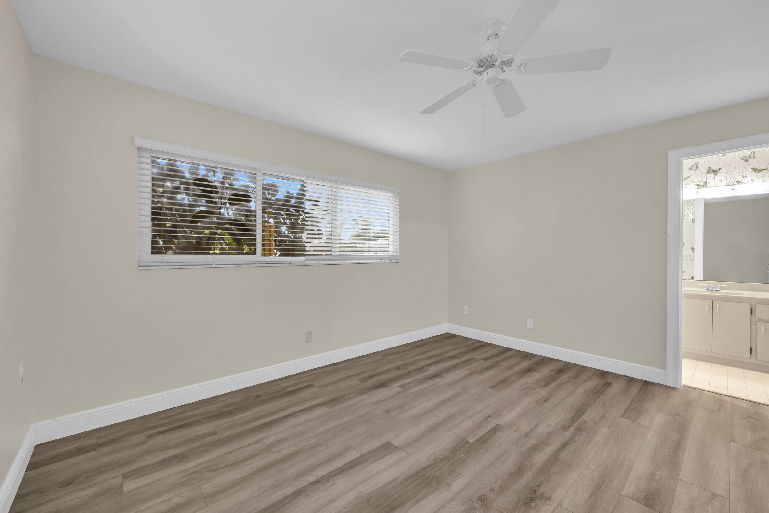 9390 SE Little Club Way N